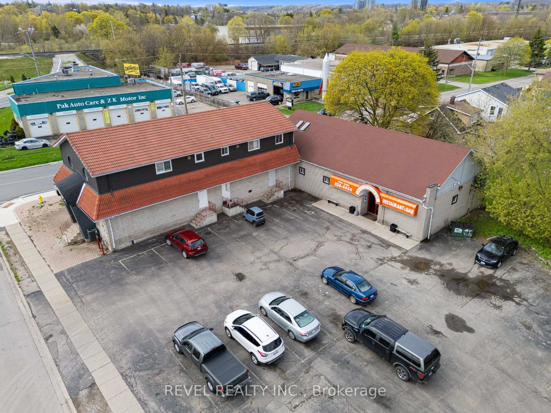 204 E Samuelson Street E, Cambridge, ON N1R 1K5, Cambridge — photo 1