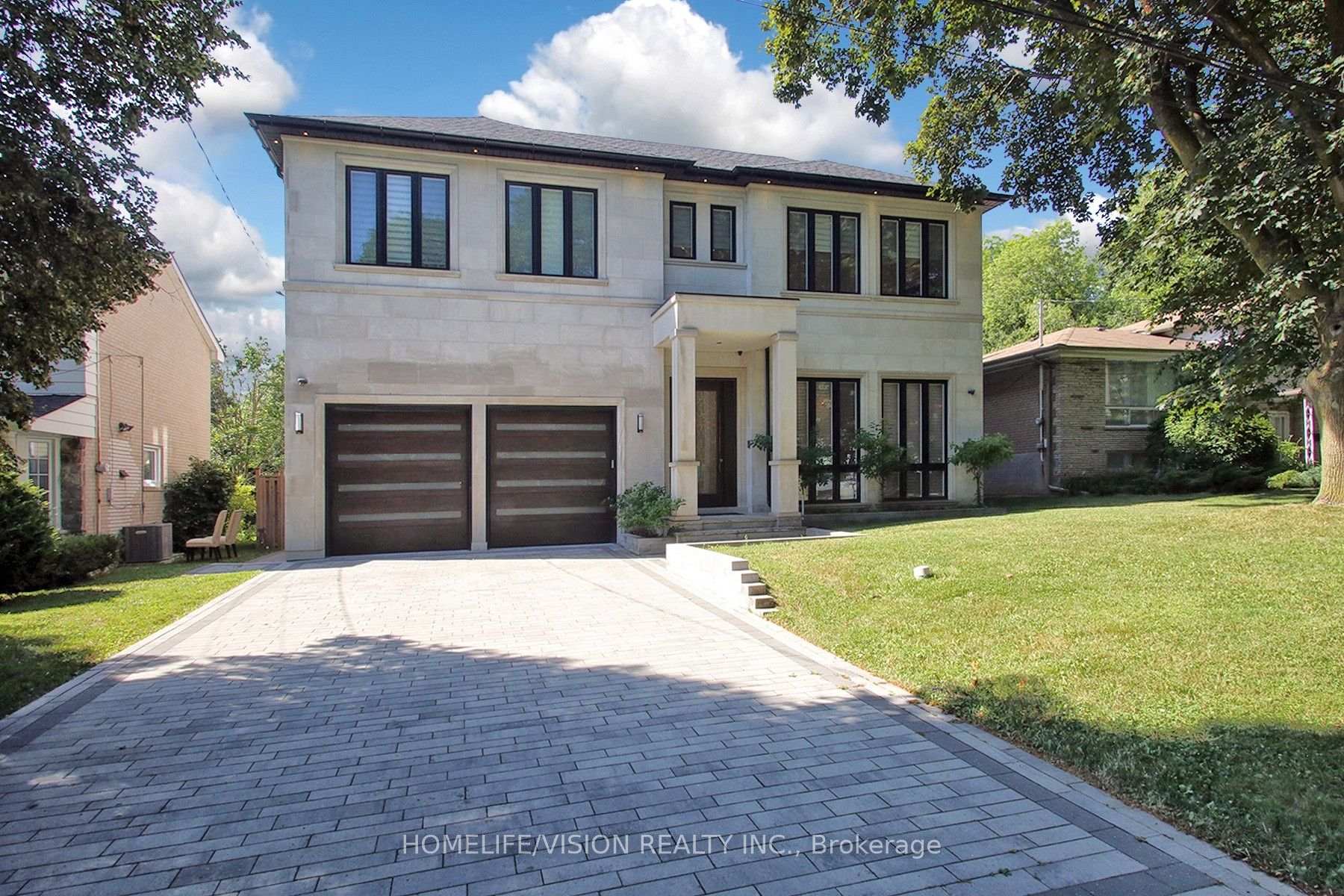 35 Longwood Drive S, Toronto, ON M3B 1T9, Toronto C13 — photo 1
