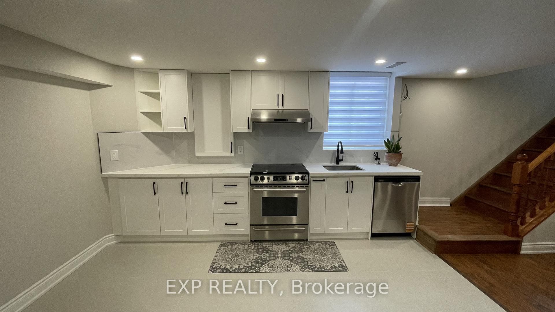 94 Lensmith Drive Basement, Aurora, ON L4G 6R9, Aurora — photo 1