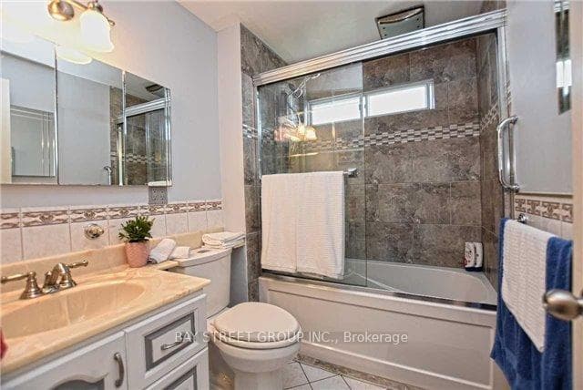 37 Caledon Court, Oshawa, ON L1G 7L6, Oshawa — photo 1