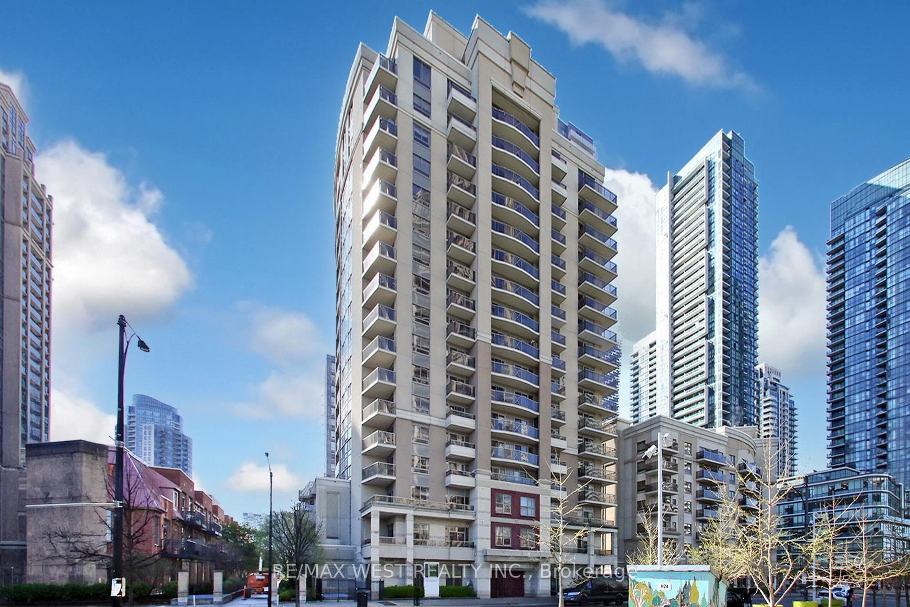 350 Princess Royal Drive 1101, Mississauga, ON L5B 4N1, Mississauga — photo 1