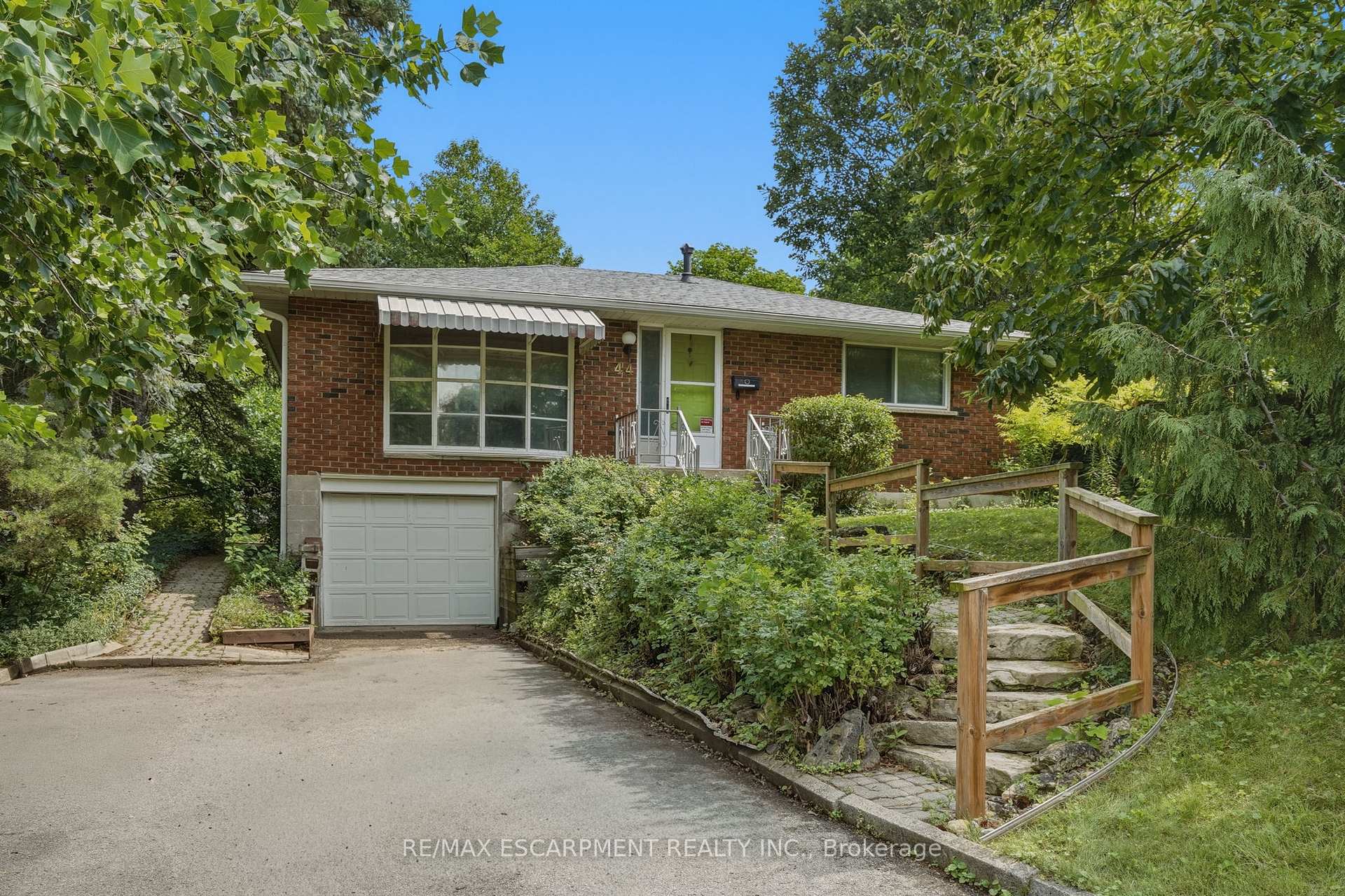 44 McDonald Court, Hamilton, ON L9H 7C4, Hamilton — photo 1