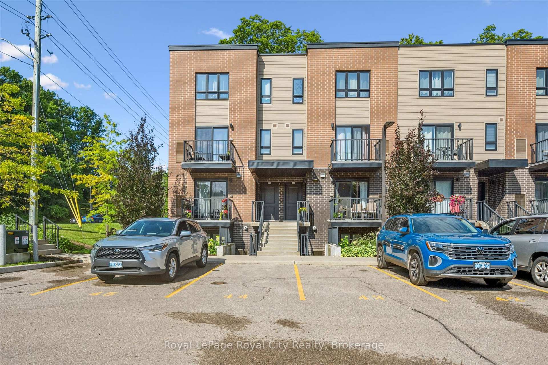 190 Century Hill Drive C1, Kitchener, ON N2E 2W6, Kitchener — photo 1