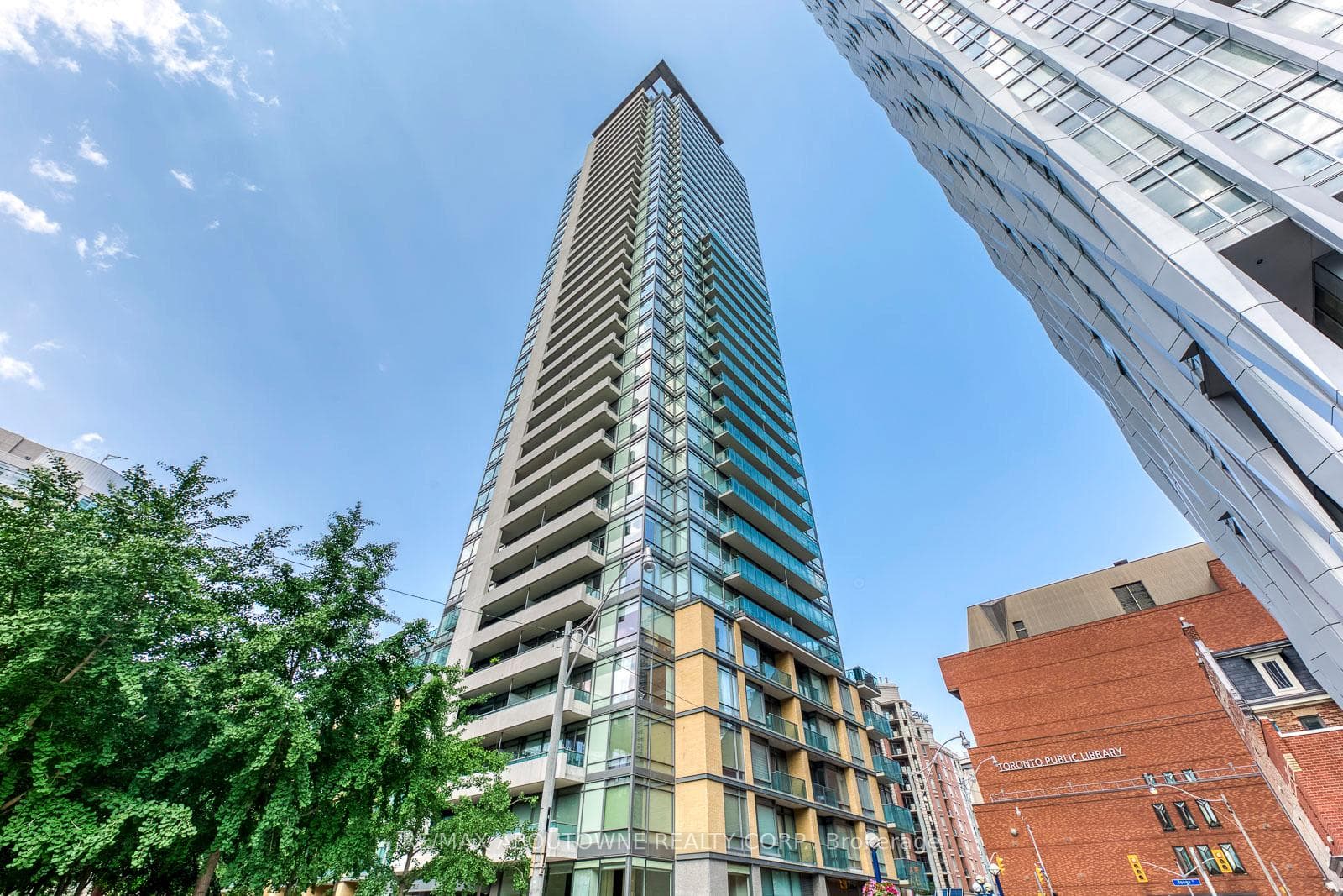18 Yorkville Avenue 3204, Toronto, ON M4W 1L4, Toronto C02 — photo 1