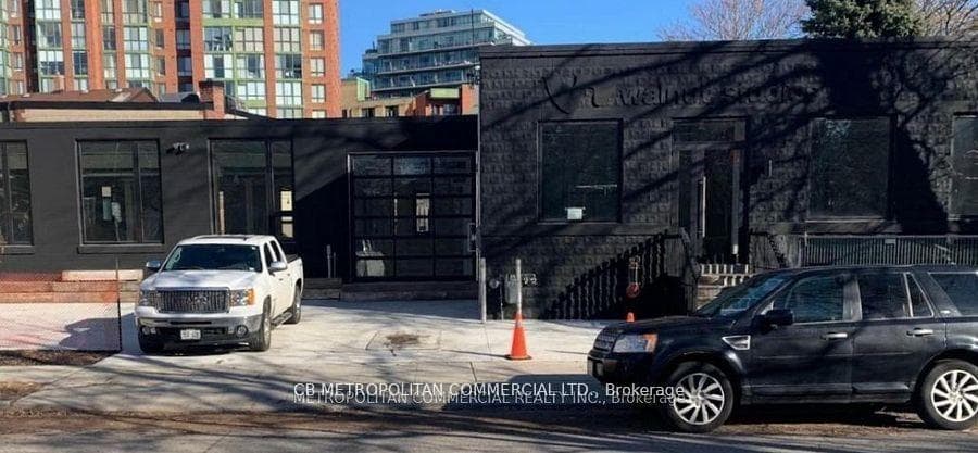 83-91B Walnut Avenue, Toronto, ON M5V 2S1, Toronto C01 — photo 1