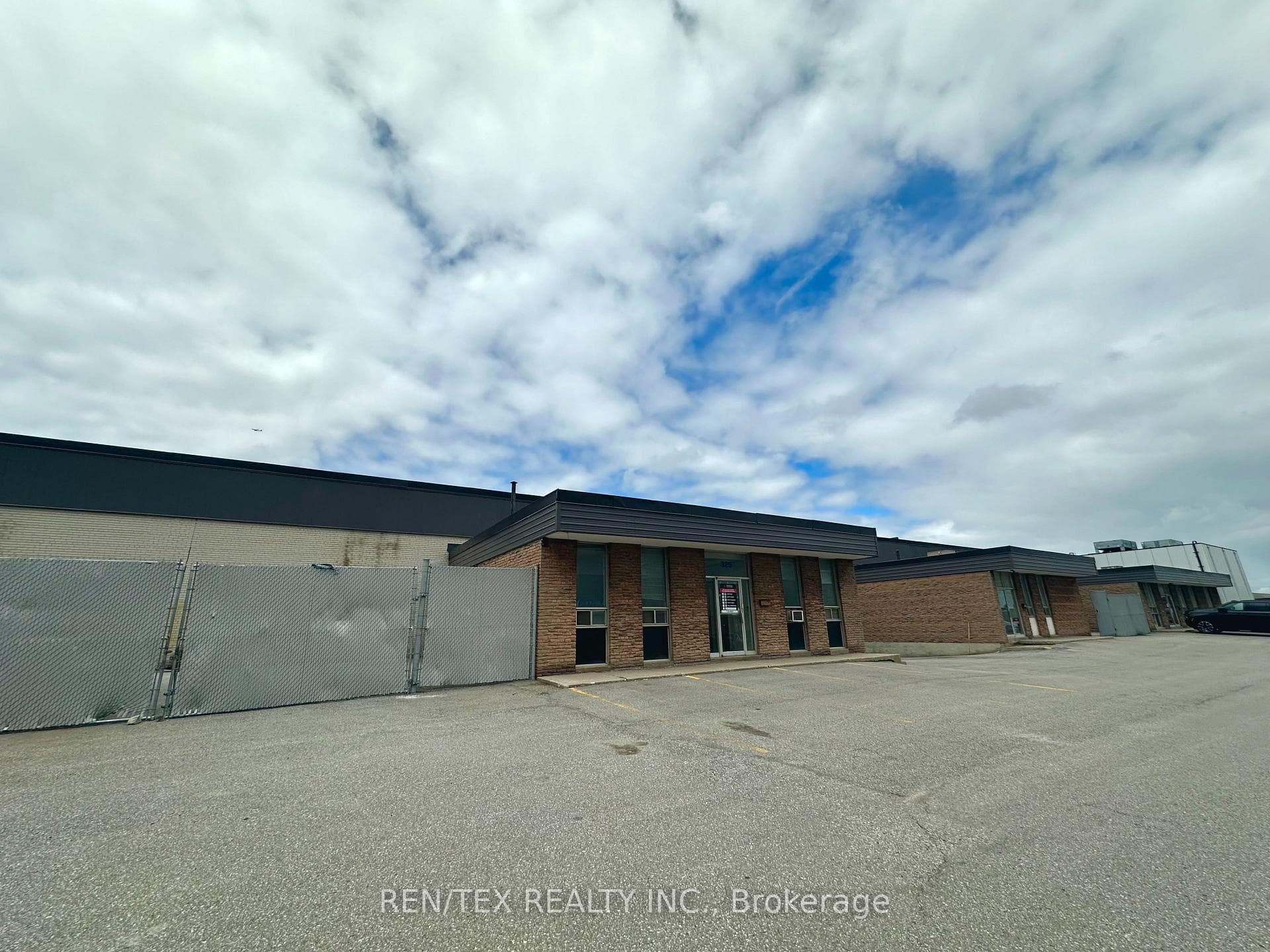 315-345 Flint Road B, Toronto, ON M3J 2J2, Toronto W05 — photo 1