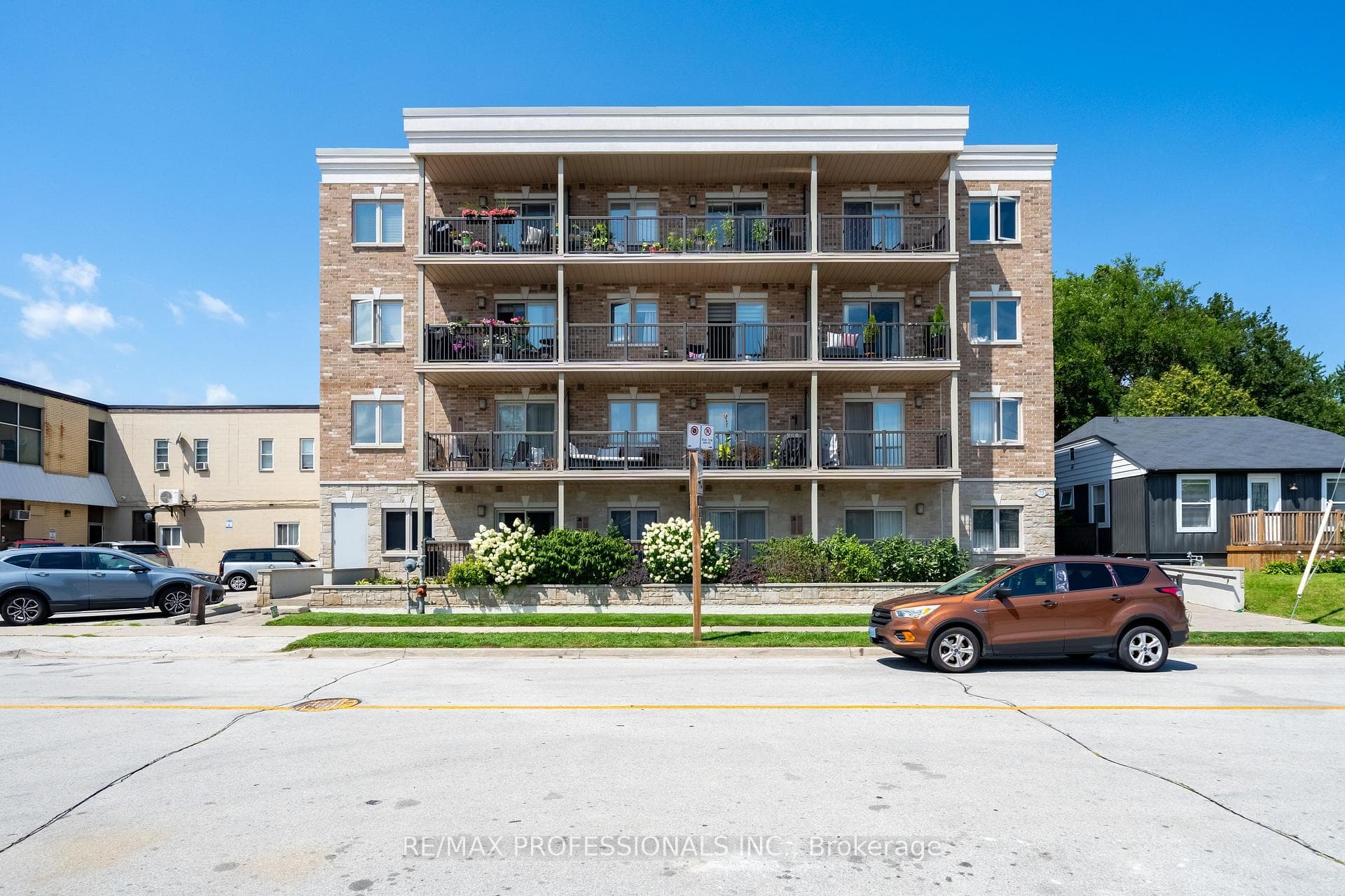 73 Washington Avenue 405, Oakville, ON L6K 1W5, Oakville — photo 1