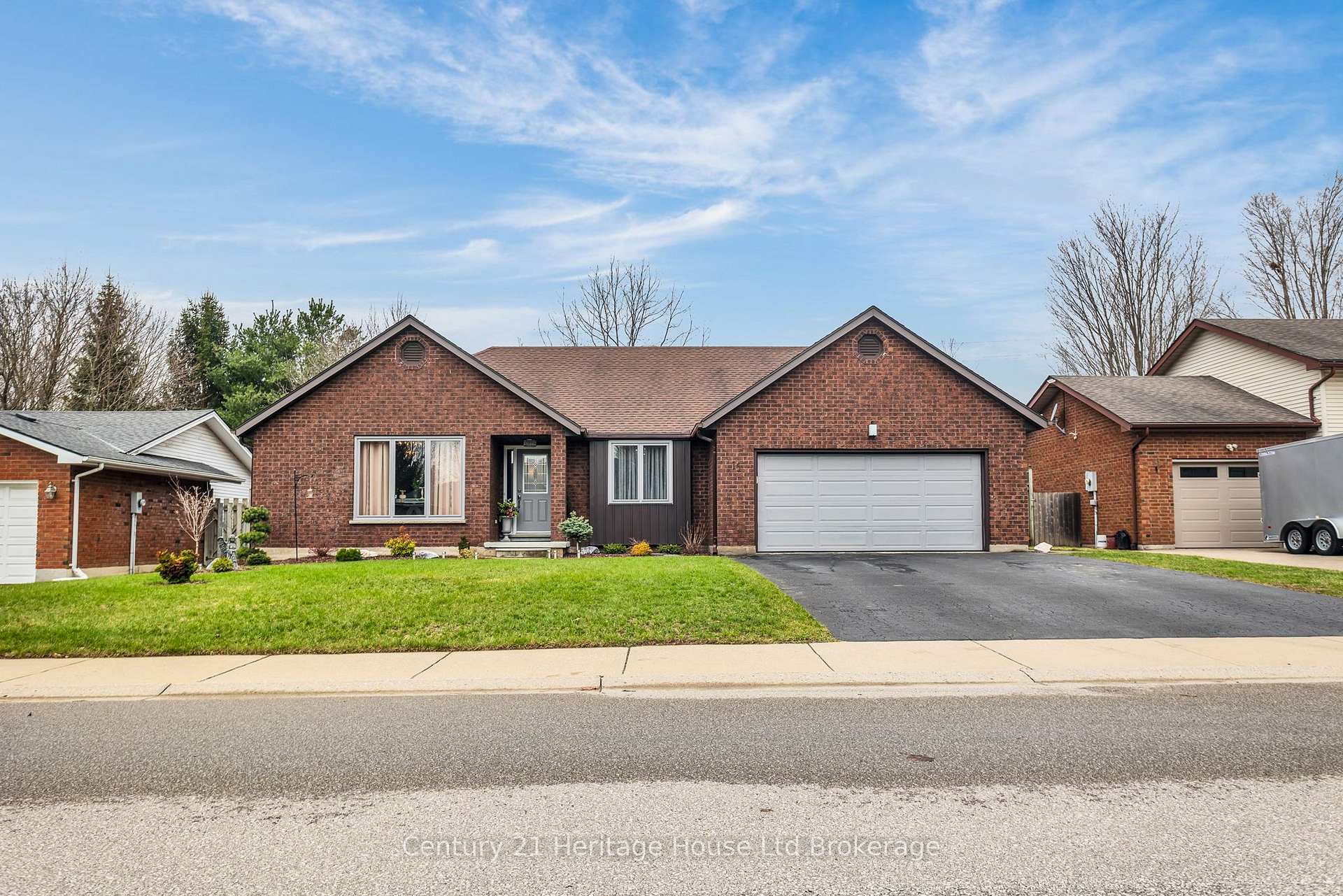 15 Gibson Drive, Tillsonburg, ON N4G 5G4, Tillsonburg — photo 1