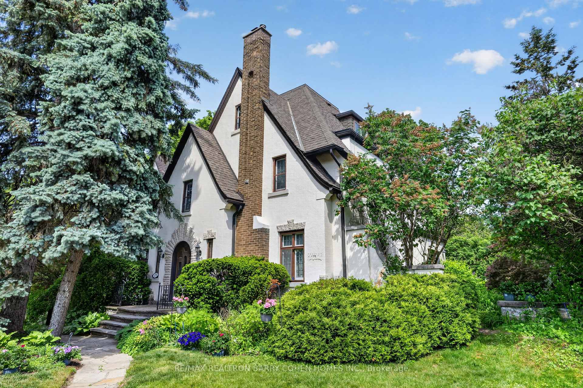 29 Strathgowan Crescent, Toronto, ON M4N 2Z6, Toronto C04 — photo 1