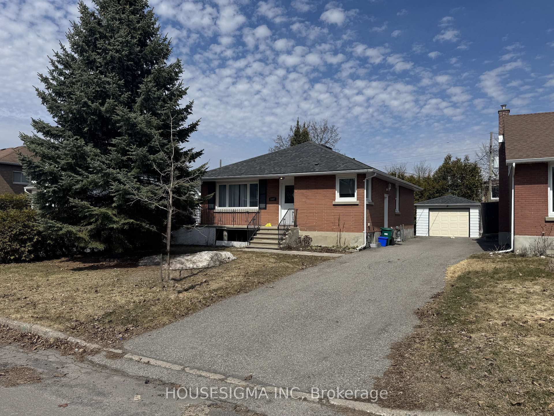 1047 Richard Avenue, Billings Bridge - Riverside Park and Area, ON K1H 8C3, Billings Bridge - Riverside Park and Area — photo 1