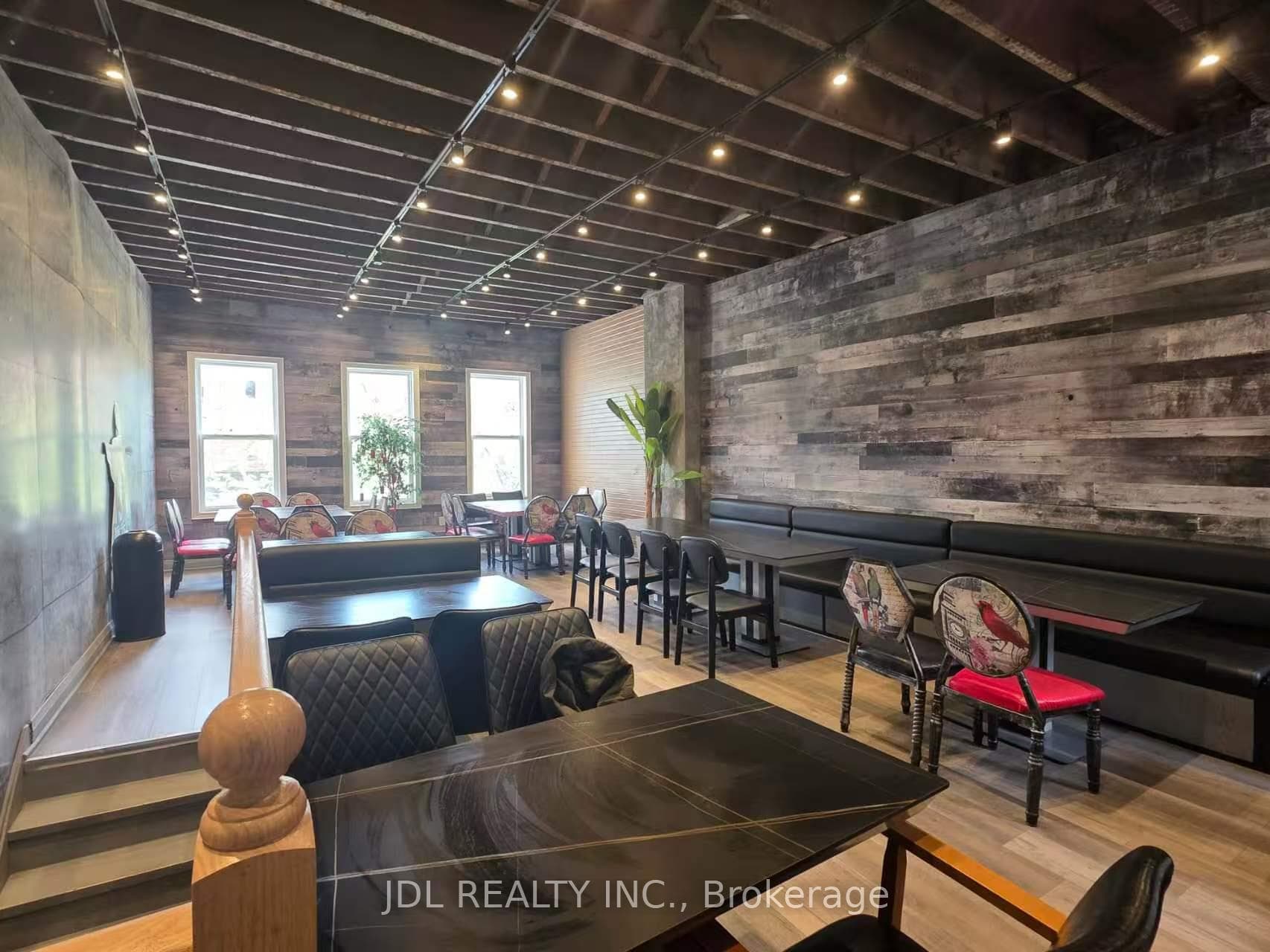 394 Spadina Avenue, Toronto, ON M5T 2G5, Toronto C01 — photo 1