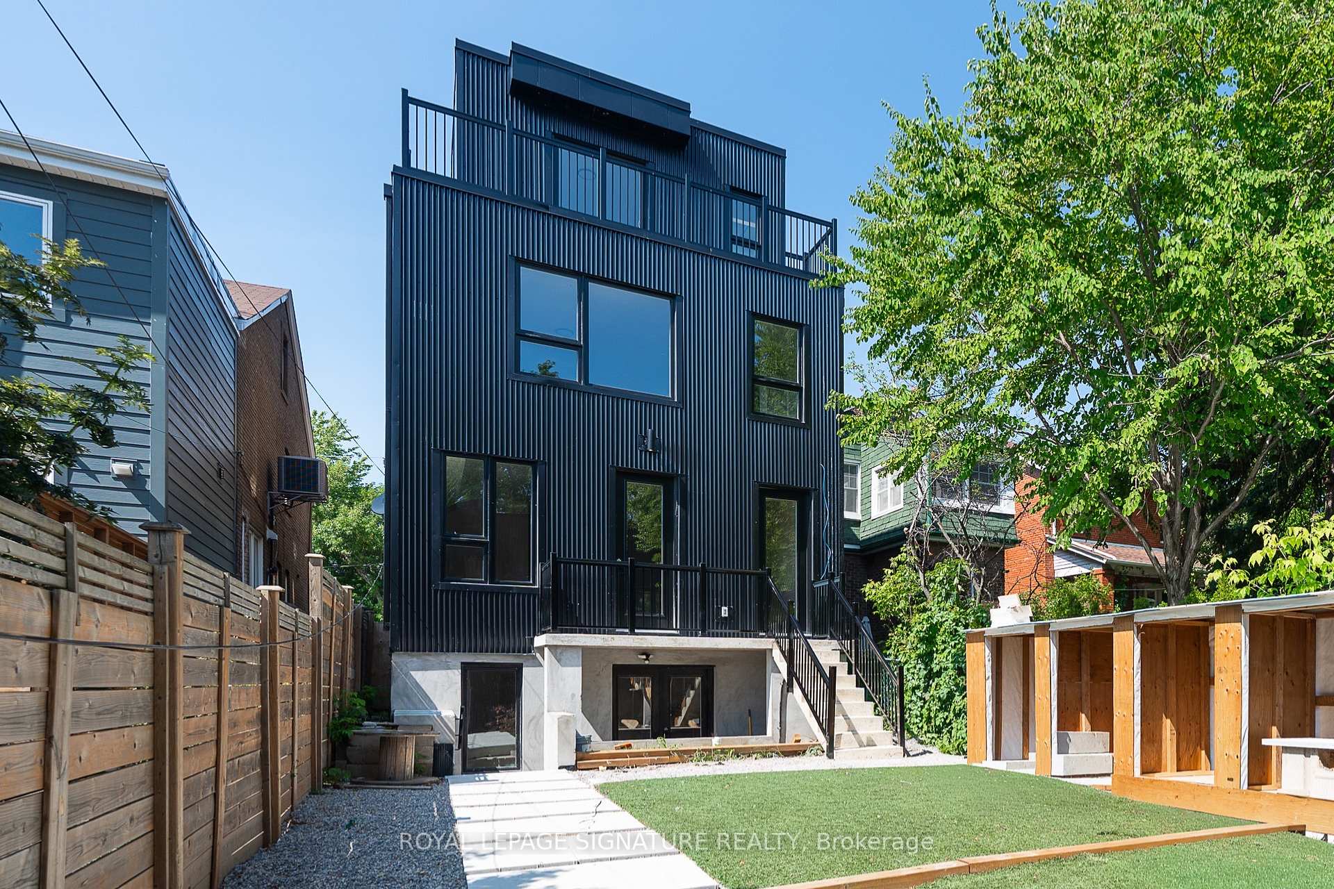 7 Earnscliffe Road 1, Toronto, ON M6E 1J4, Toronto C03 — photo 1