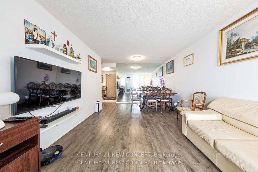 22 Southport Street 932, Toronto, ON M6S 4Y9, Toronto W01 — photo 1