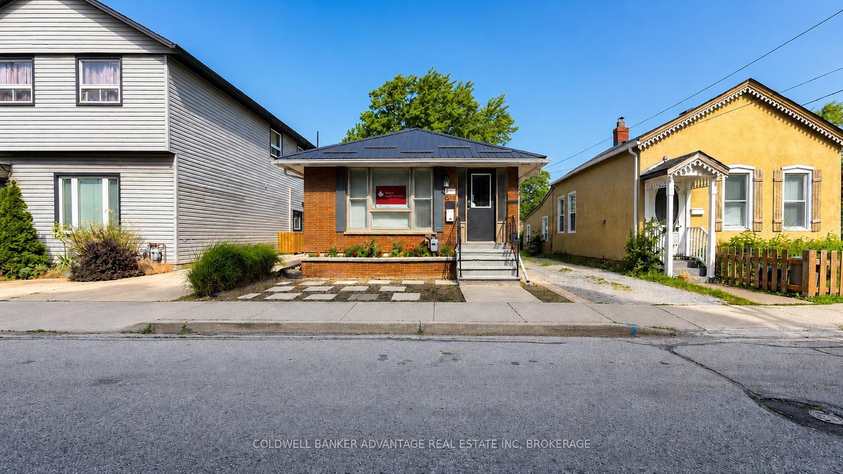 33 Raymond Street, St. Catharines, ON L2R 2T3, St. Catharines — photo 1