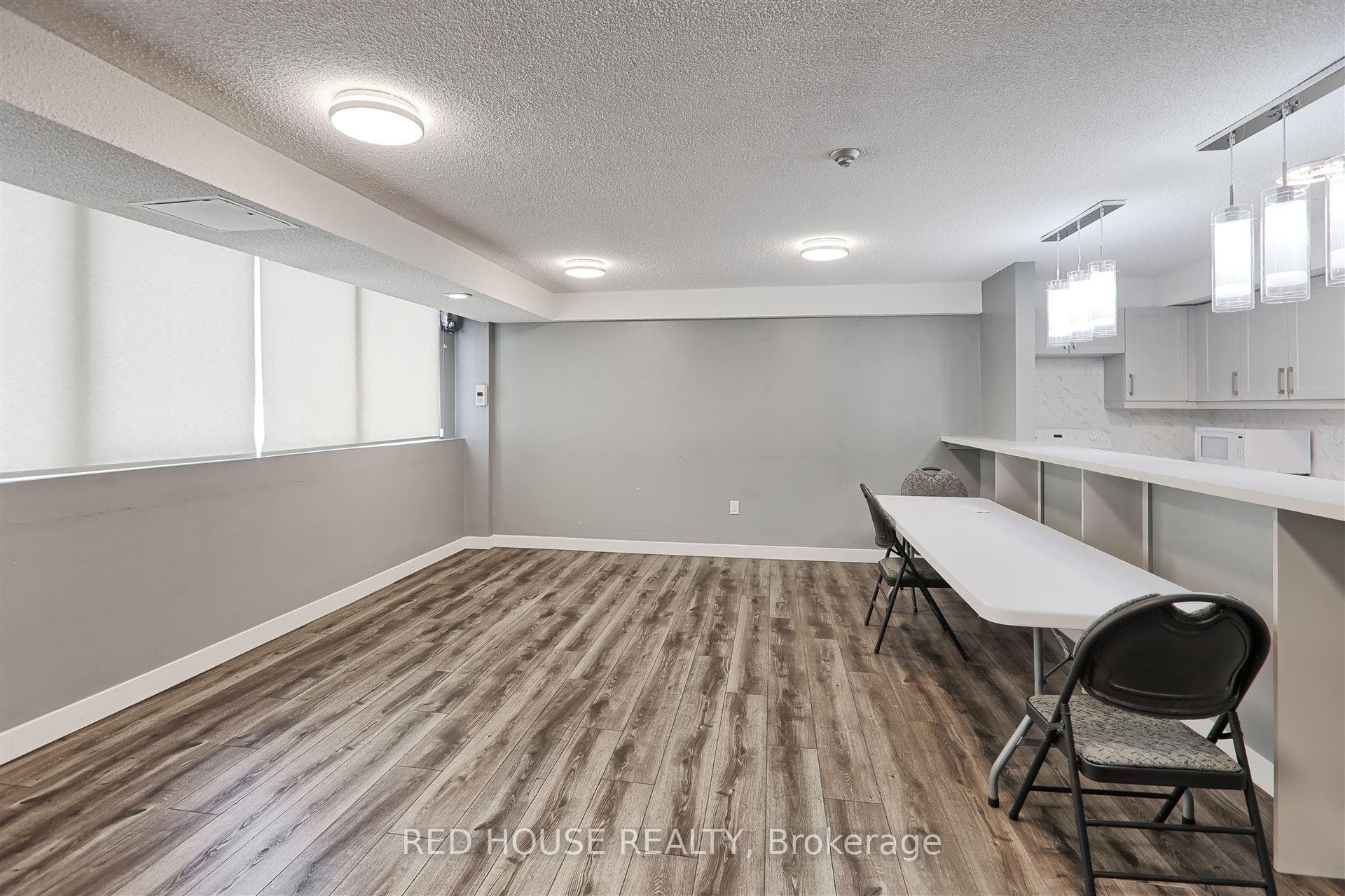 3590 Kaneff Crescent 705, Mississauga, ON L5A 3X3, Mississauga — photo 1