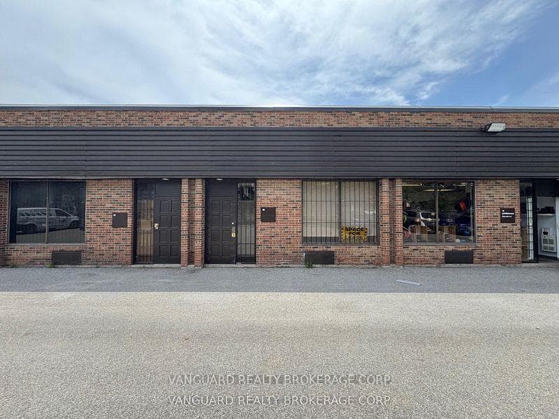 877 Alness Street 20, Toronto, ON M3J 2X4, Toronto W05 — photo 1