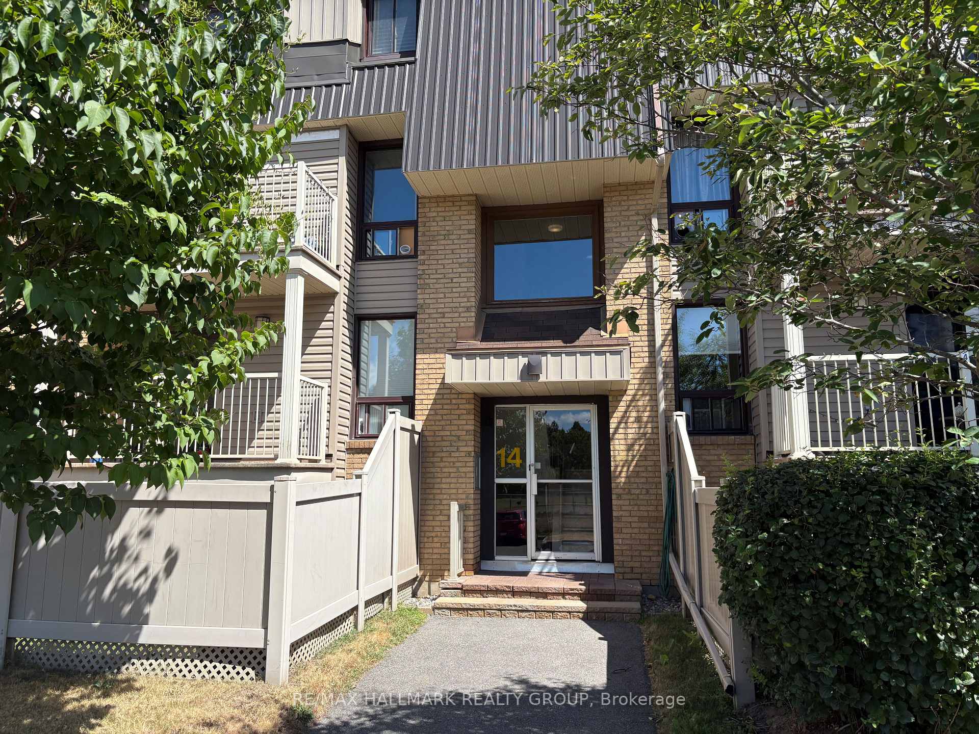 14 Sweetbriar Circle 4, Barrhaven, ON K2J 2K4, Barrhaven — photo 1