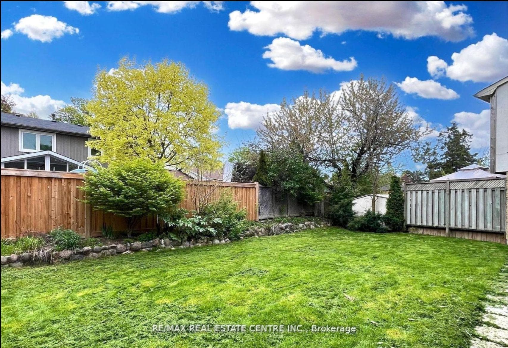 2 Edgeforest Drive, Brampton, ON L6P 0E1, Brampton — photo 1