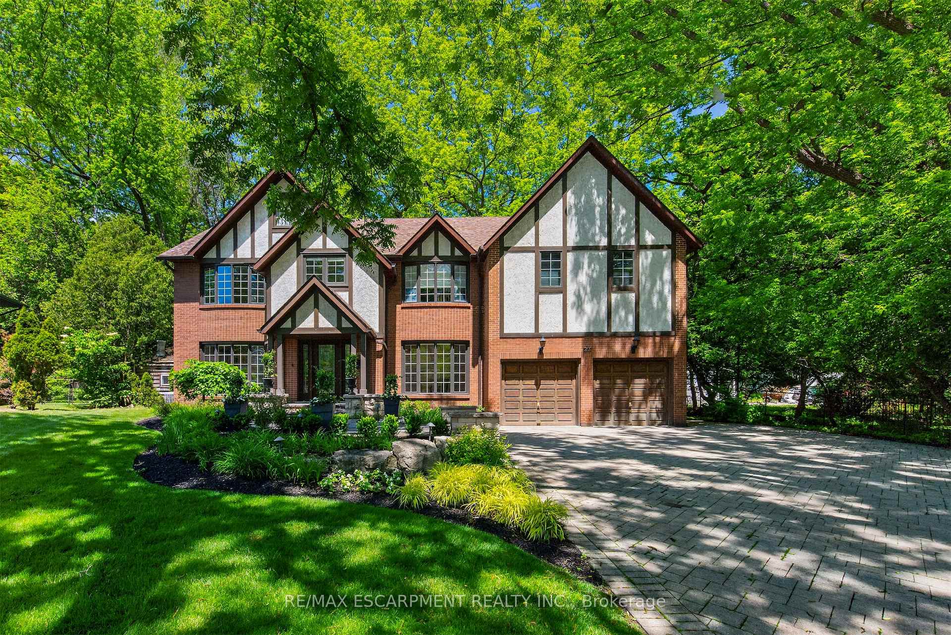 23 Lantern Lane, Hamilton, ON L9H 6N9, Hamilton — photo 1