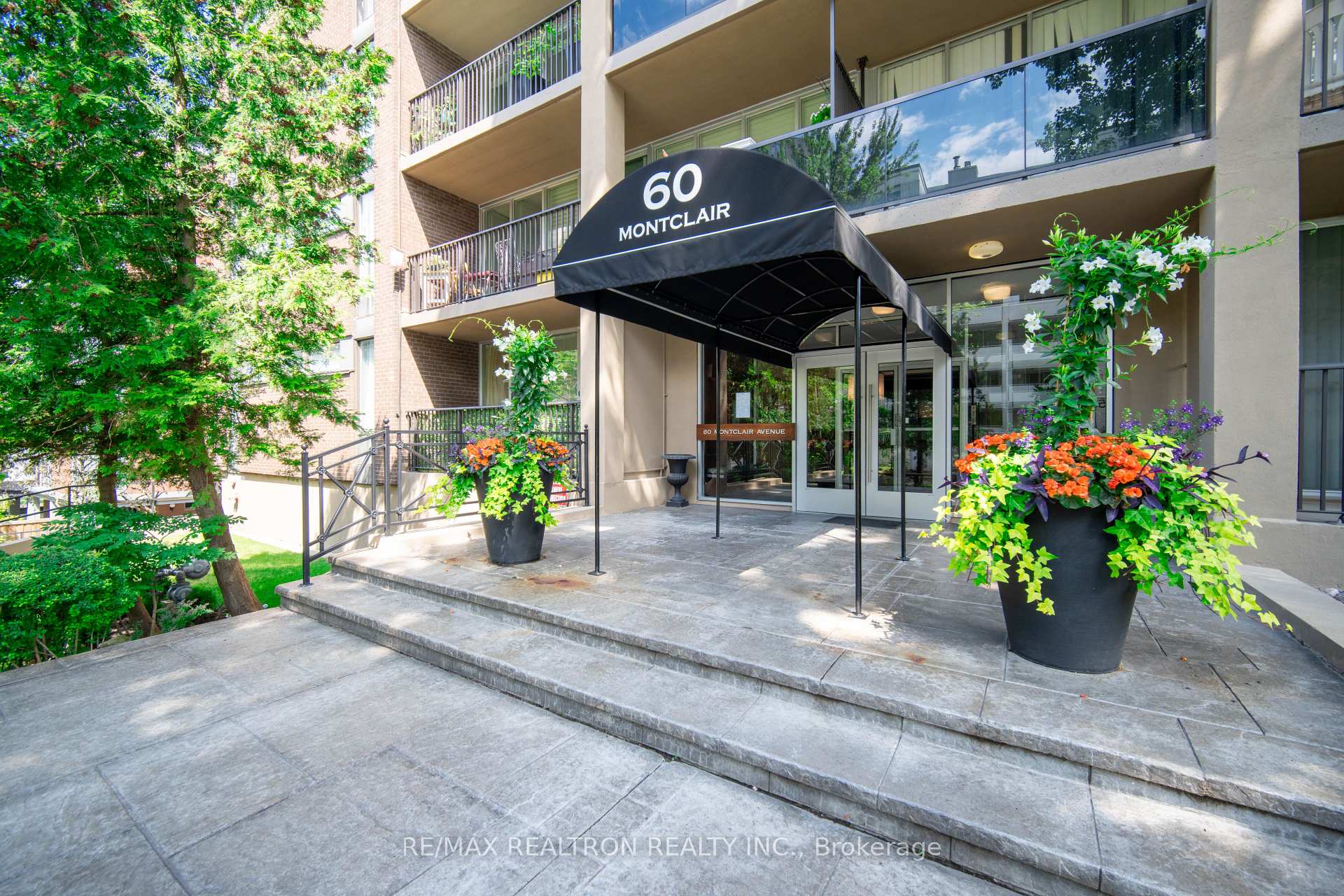 60 Montclair Avenue 506, Toronto, ON M5P 1P7, Toronto C03 — photo 1