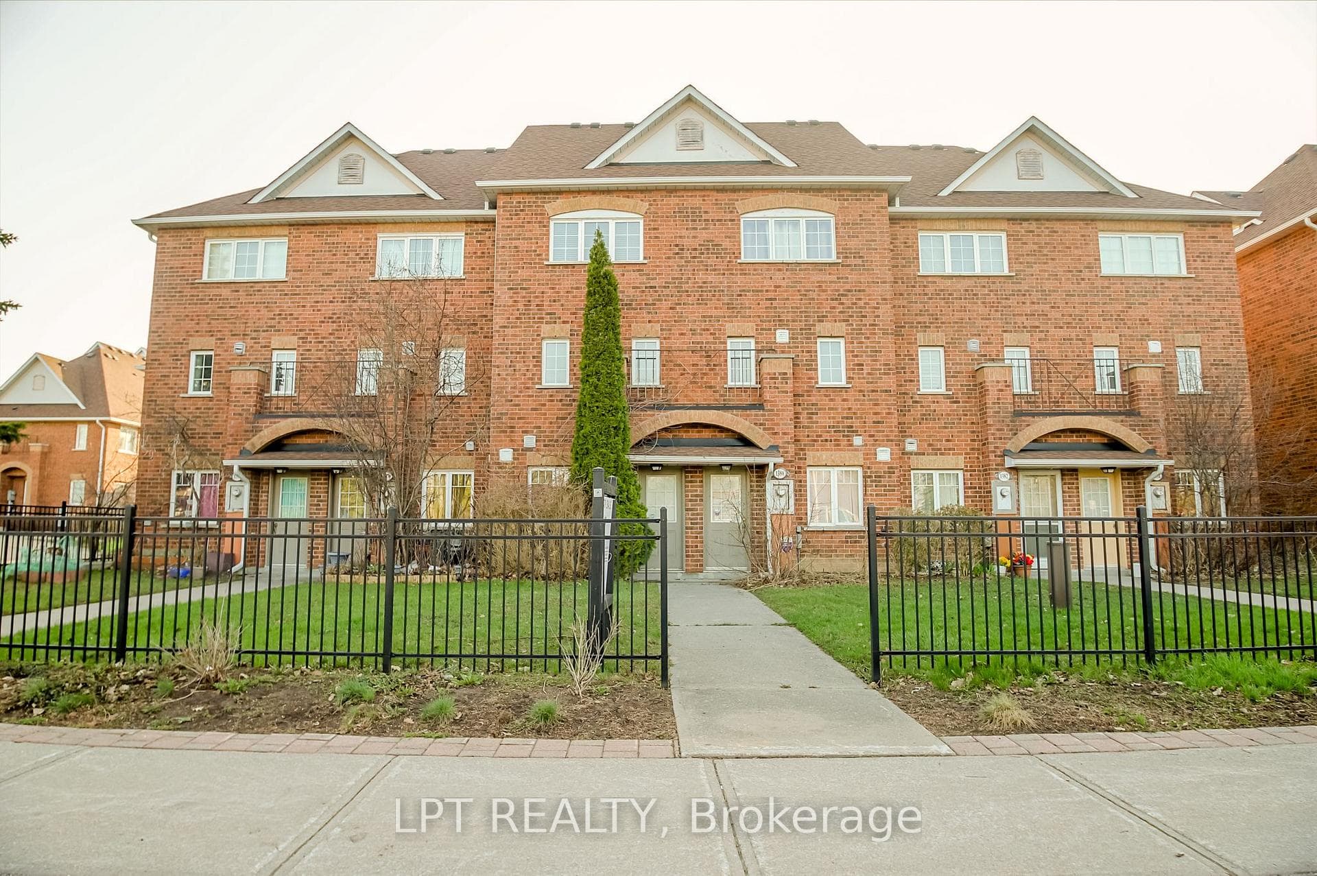 1378 Meadowvale Road 36, Toronto, ON M1B 5Z4, Toronto E11 — photo 1