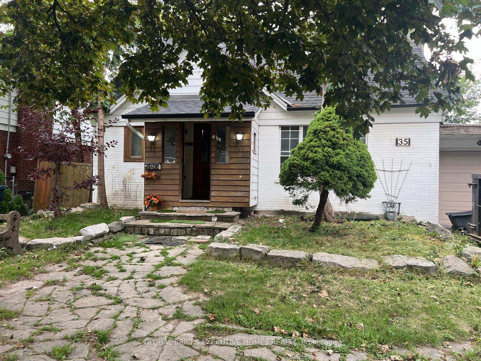 35 Luverne Avenue, Toronto, ON M3H 1R7, Toronto C06 — photo 1
