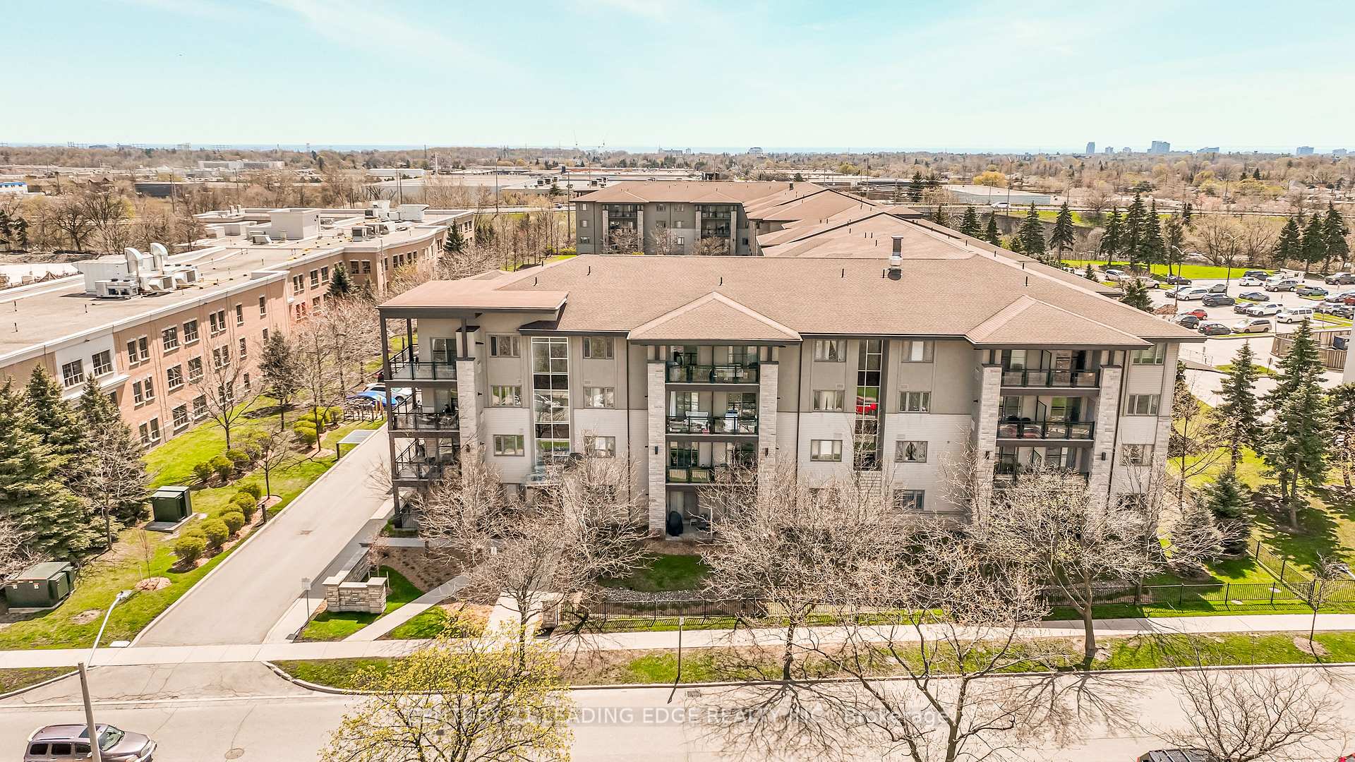 570 Lolita Gardens 421, Mississauga, ON L5A 3T2, Mississauga — photo 1