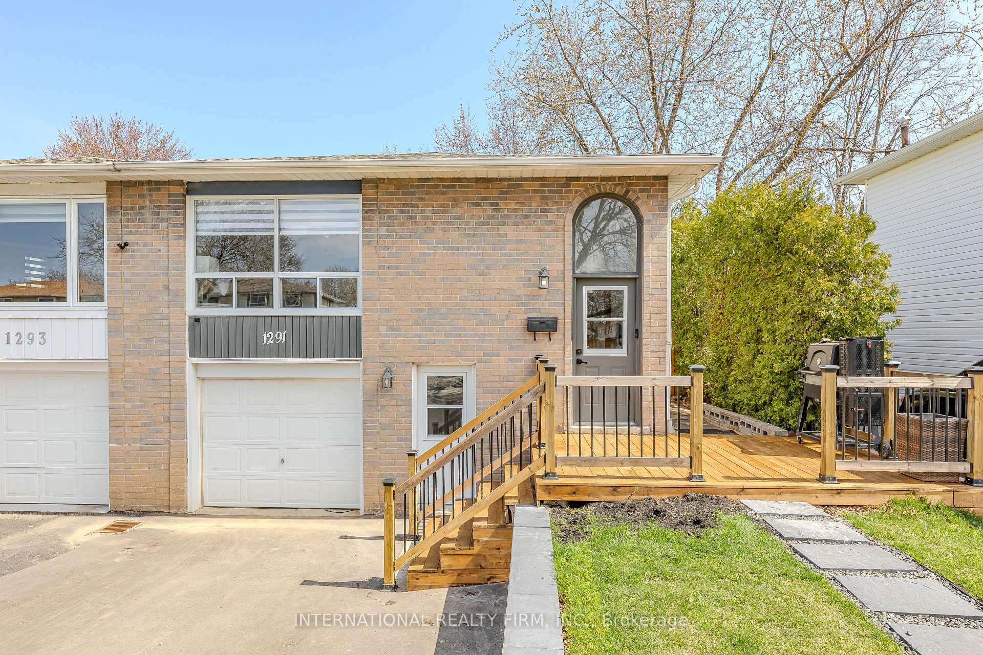 1291 Consort Crescent, Burlington, ON L7M 1J8