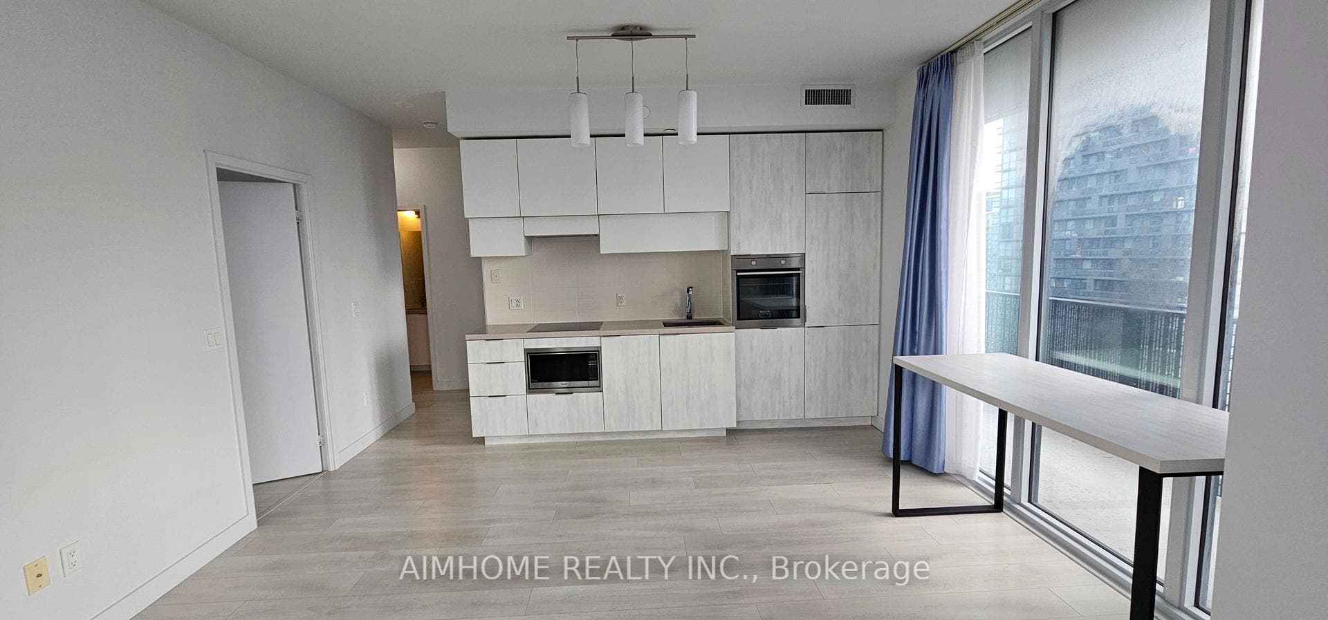 8 Eglinton Avenue E 1711, Toronto, ON M4P 0C1, Toronto C10 — photo 1