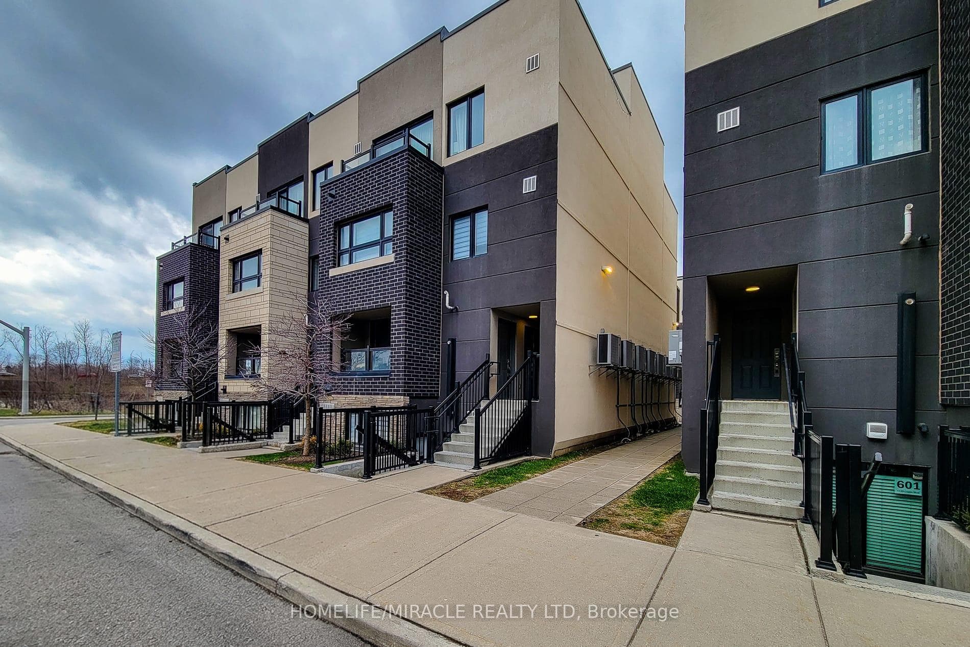 1127 Cooke Boulevard 513, Burlington, ON L7T 0C3, Burlington — photo 1