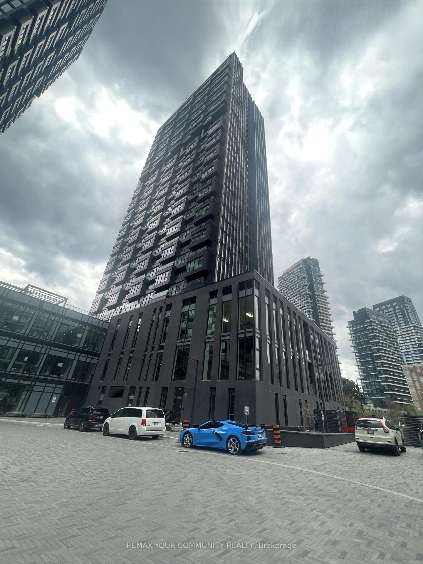 1 Quarrington Lane 3002, Toronto, ON M3C 0S4, Toronto C13 — photo 1