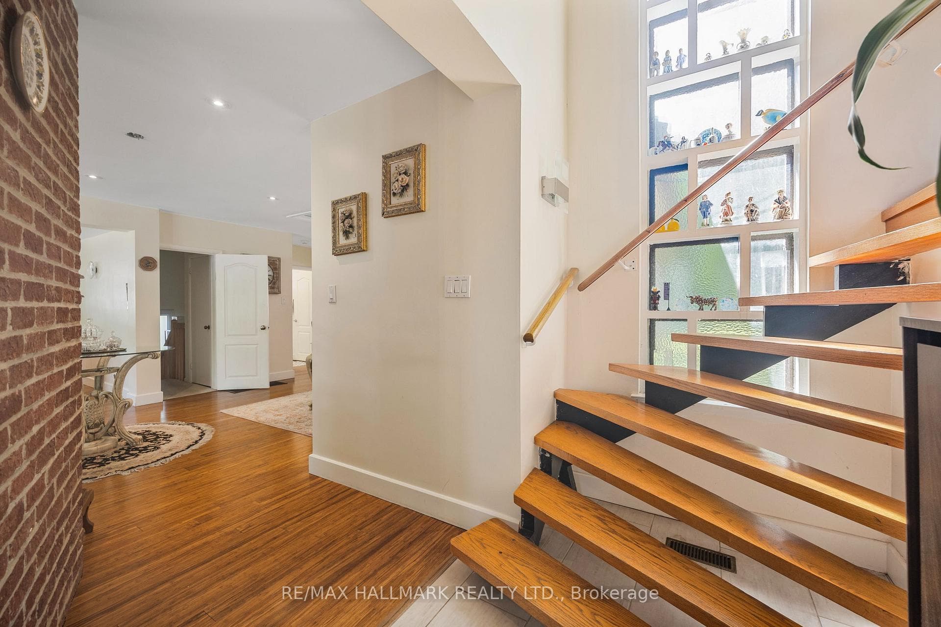 19 Talwood Drive, Toronto, ON M3B 2P4, Toronto C13 — photo 1