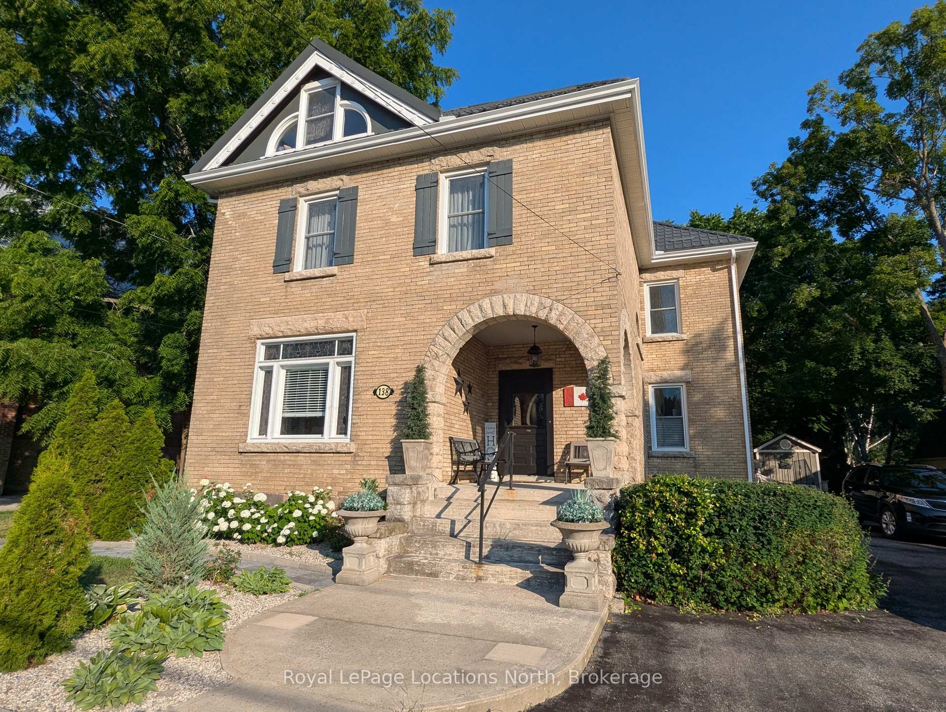138 Bruce Street S, Blue Mountains, ON N0H 2P0, Blue Mountains — photo 1
