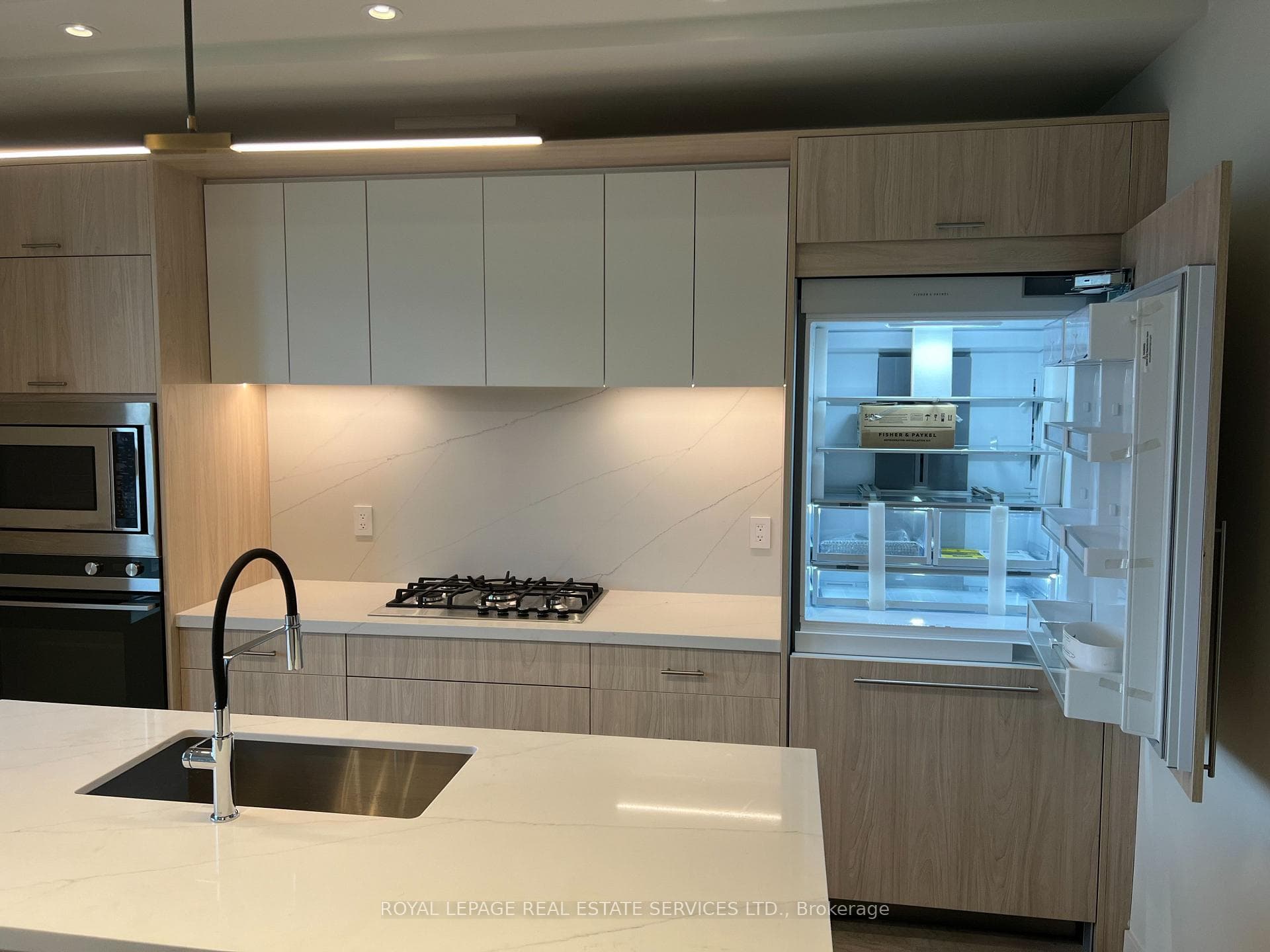 123 Maurice Drive 313, Oakville, ON L6K 2W6, Oakville — photo 1