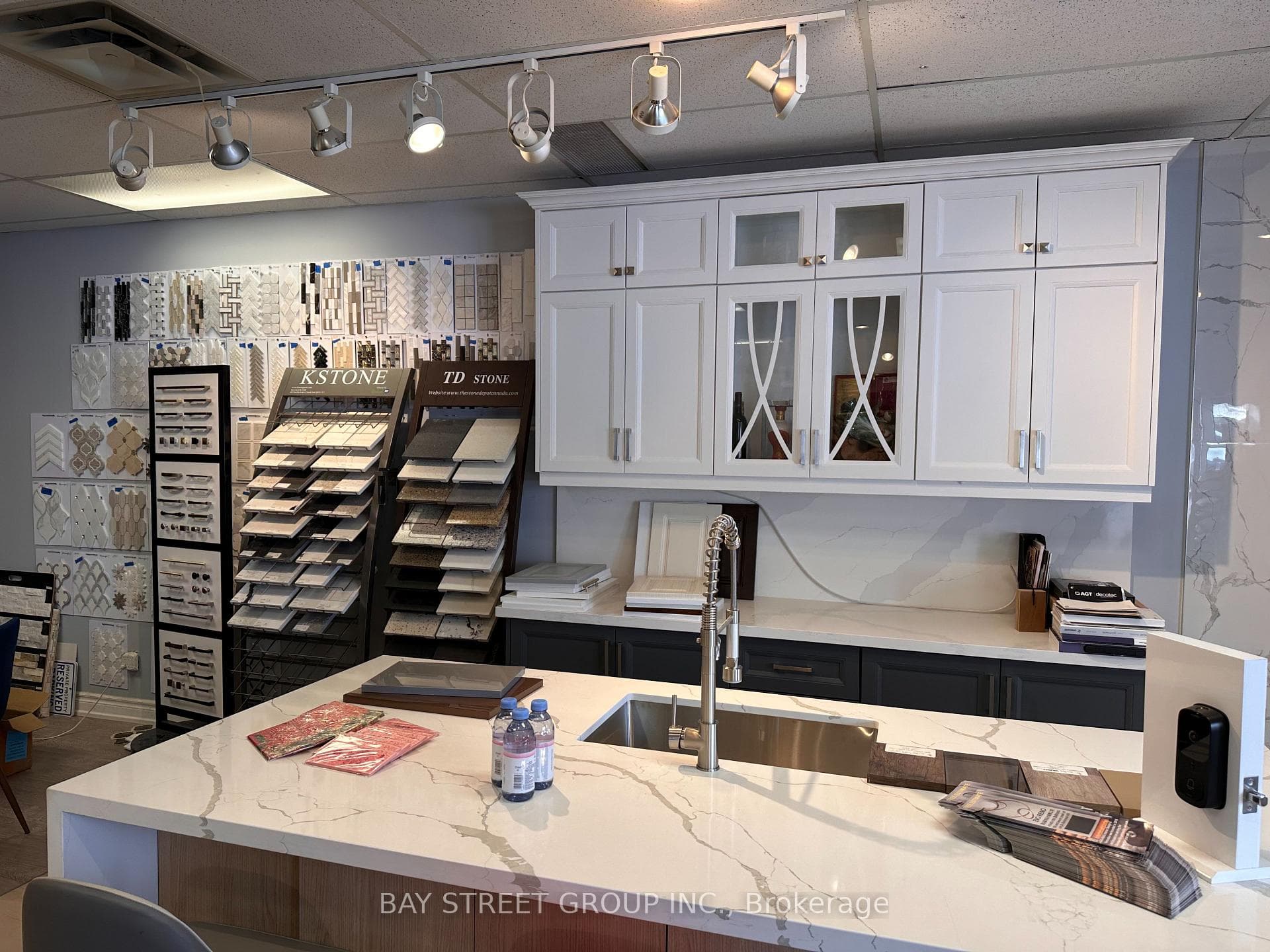160 East Beaver Creek Road 29, Richmond Hill, ON L4B 3L4, Richmond Hill — photo 1