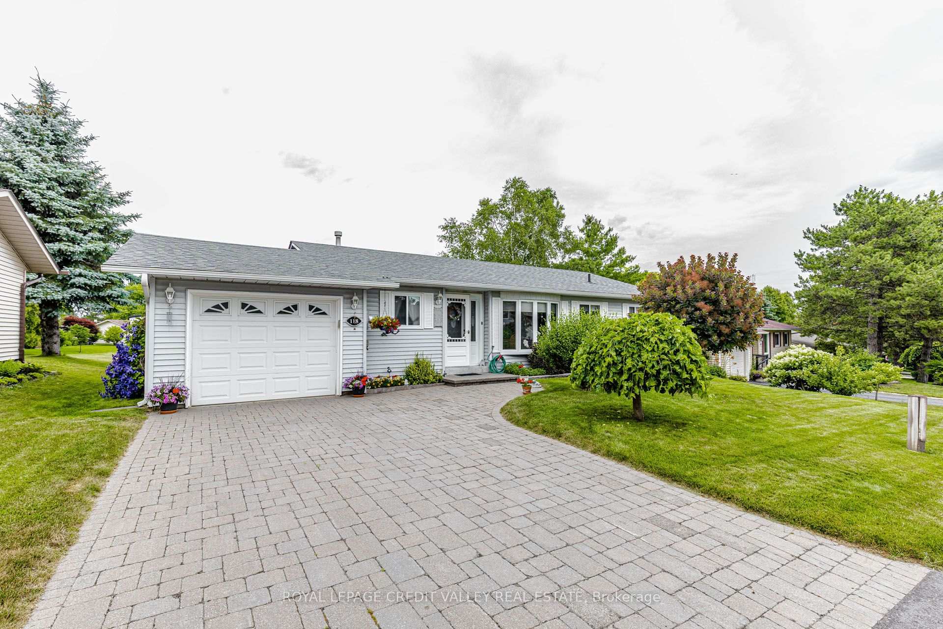 118 Tecumseth Pines Drive, New Tecumseth, ON L0G 1W0, New Tecumseth — photo 1