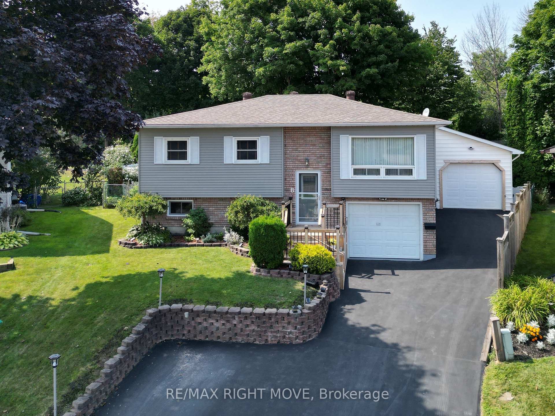 8 Gaudaur Court, Orillia, ON L3V 7B4, Orillia — photo 1