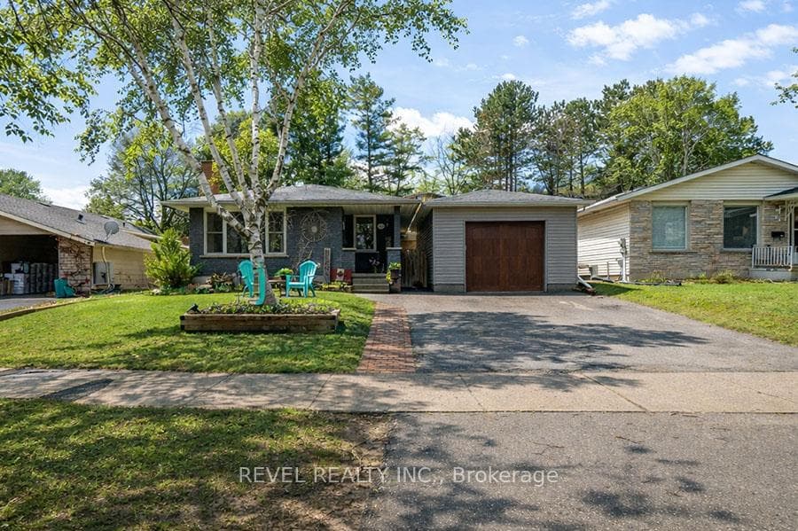 102 Century Hill Drive, Kitchener, ON N2E 2H8, Kitchener — photo 1