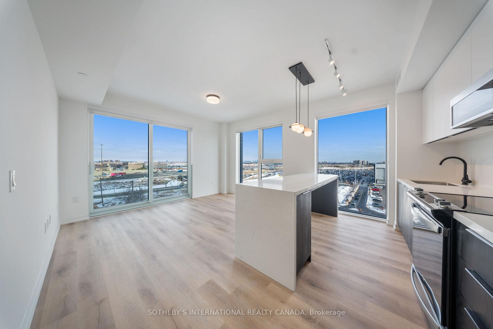5 York Garden Way 402, Toronto, ON M6A 2V1, Toronto W04 — photo 1