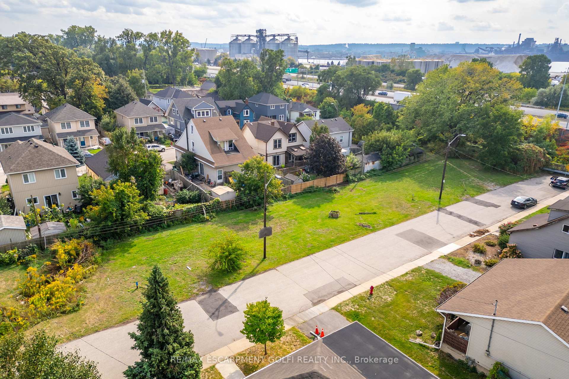 11 KNAPMANS Drive, Hamilton, ON L8H 7E8, Hamilton — photo 1
