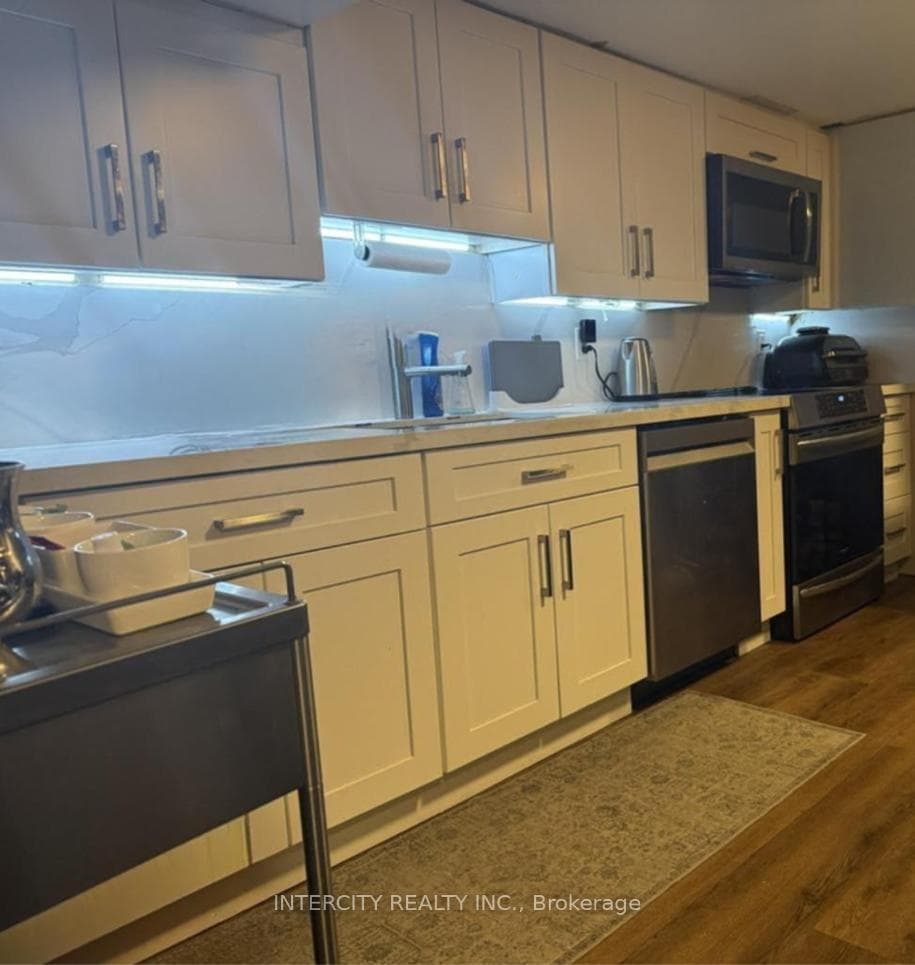 222 Combe Avenue 1, Toronto, ON M3H 4K5, Toronto C06 — photo 1