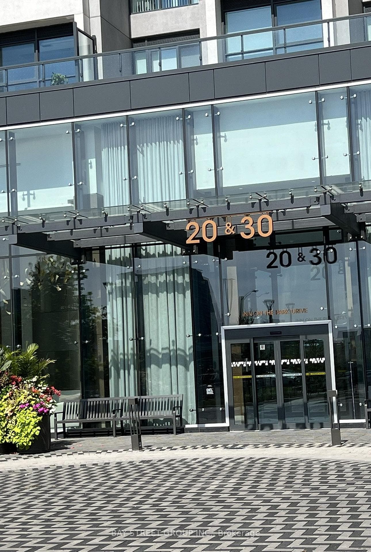 30 Inn on the Park Drive 2304, Toronto, ON M3C 0P7, Toronto C13 — photo 1