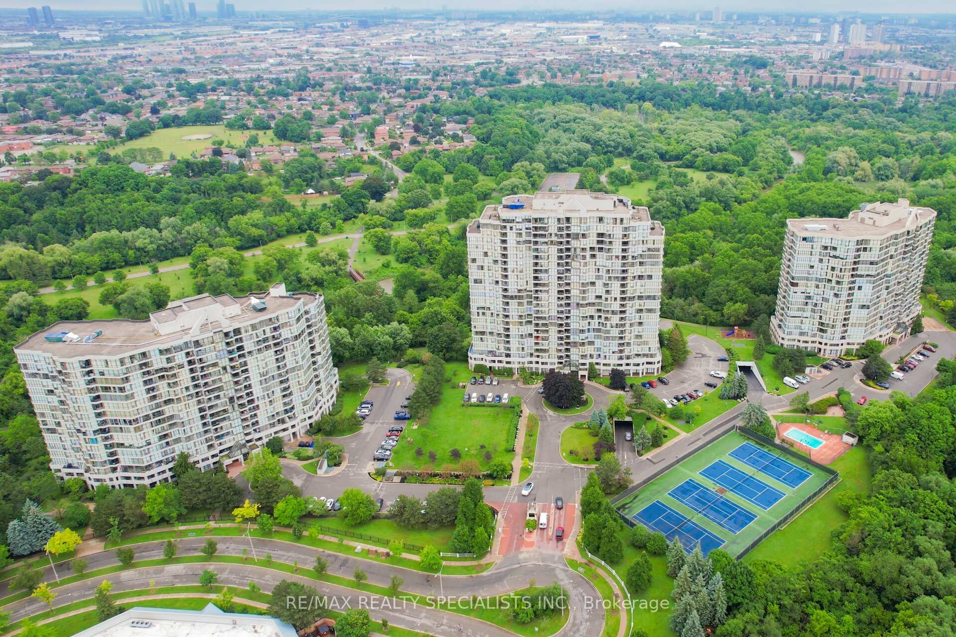 1 Rowntree Road 611, Toronto, ON M9V 5G7, Toronto W10 — photo 1