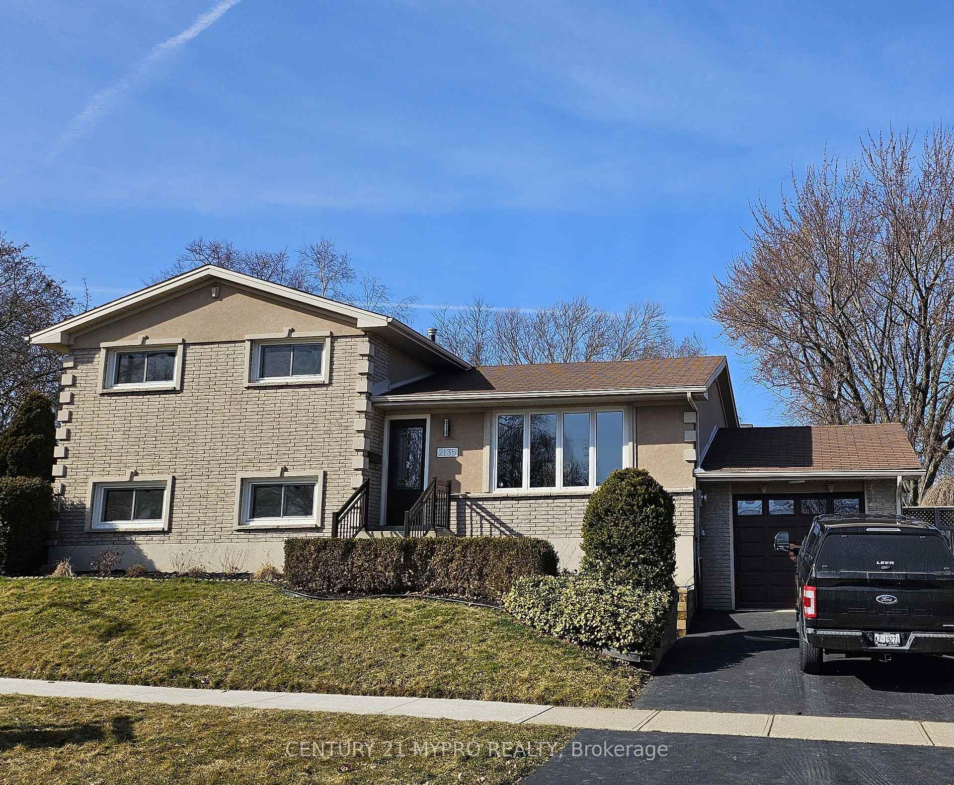 2135 Cobblestone Drive, Burlington, ON L7P 3K2, Burlington — photo 1