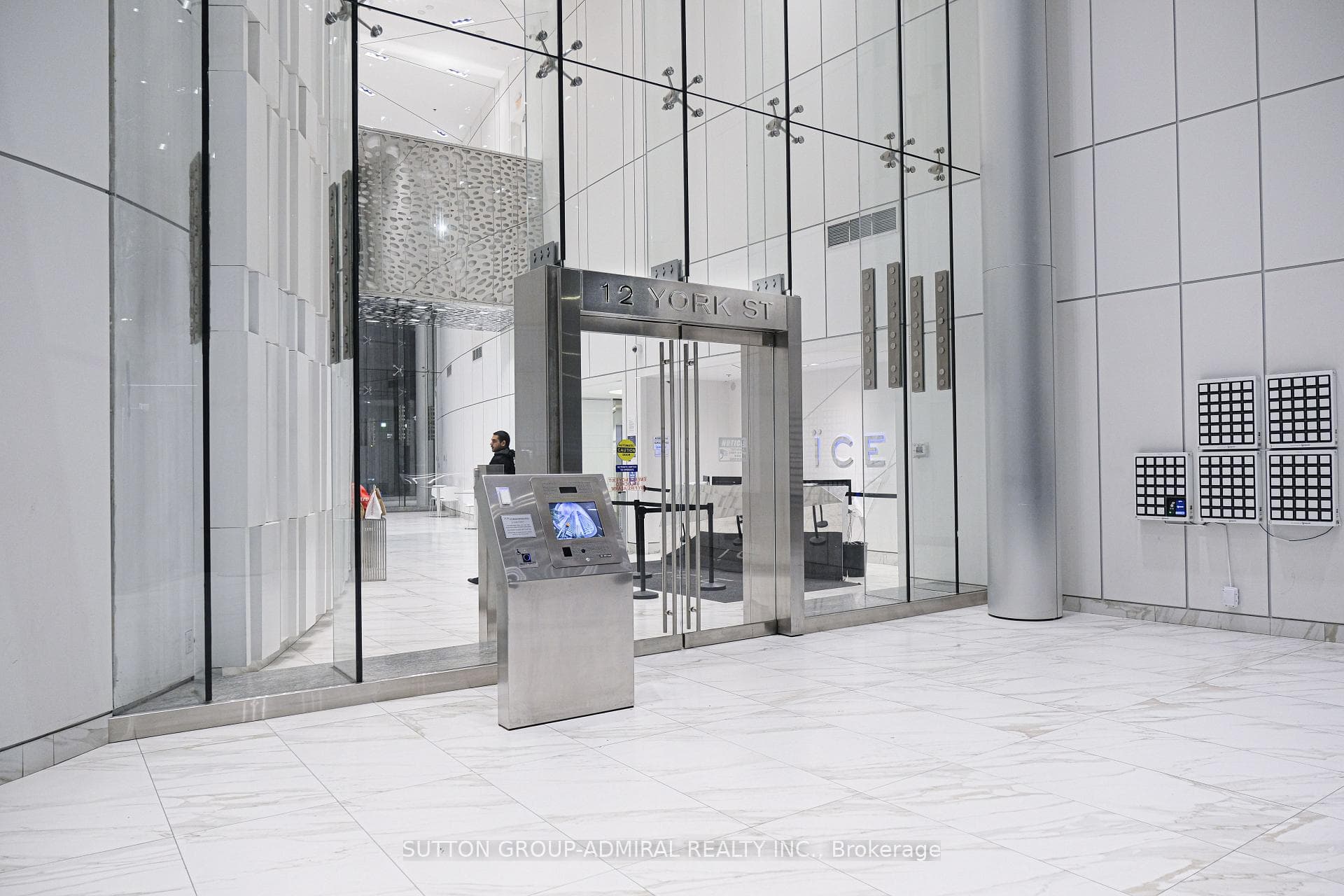12 York Street 4908, Toronto, ON M5J 0A9, Toronto C01 — photo 1