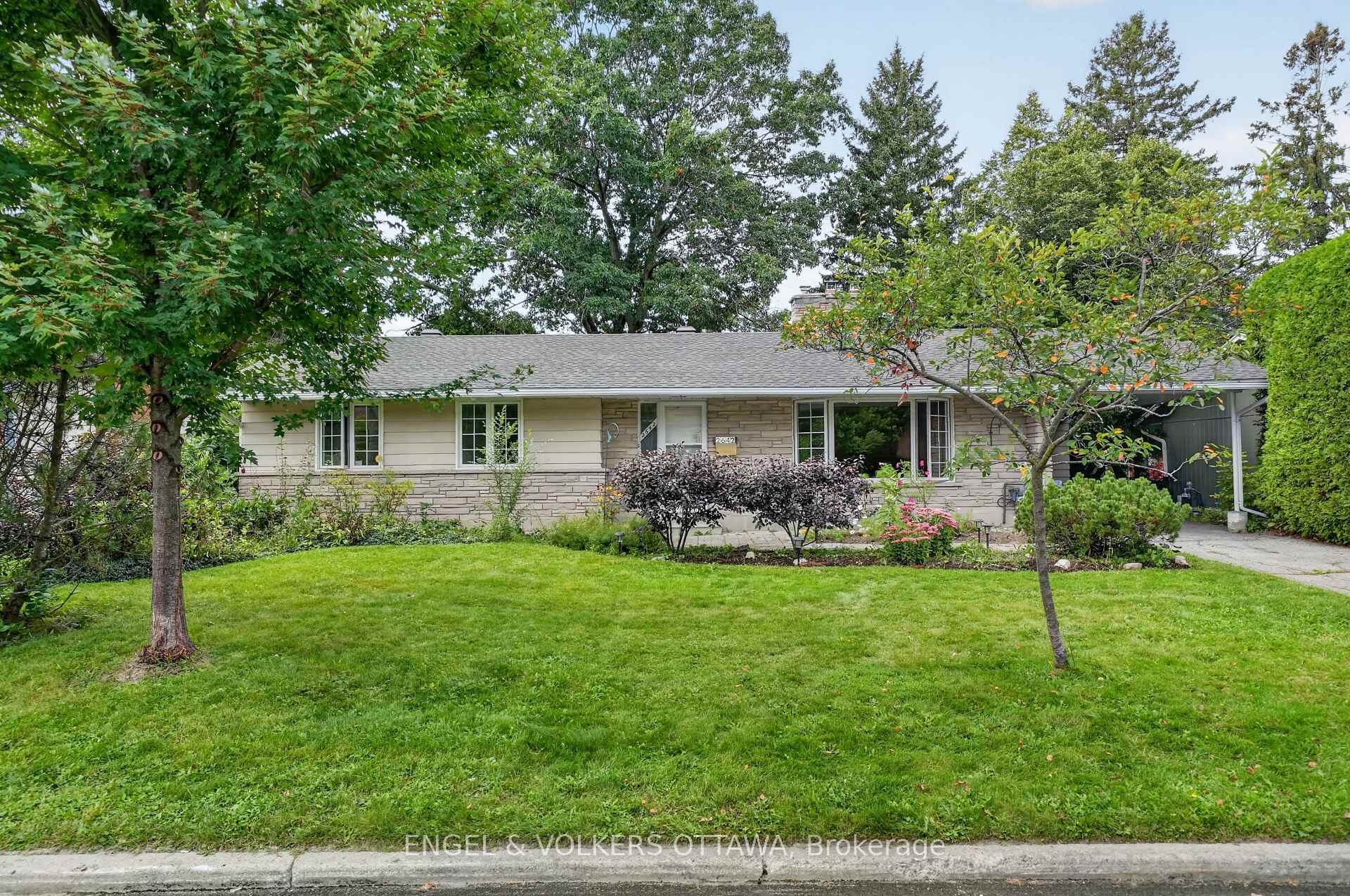 2642 Marble Crescent, Billings Bridge - Riverside Park and Area, ON K1V 8L8, Billings Bridge - Riverside Park and Area — photo 1