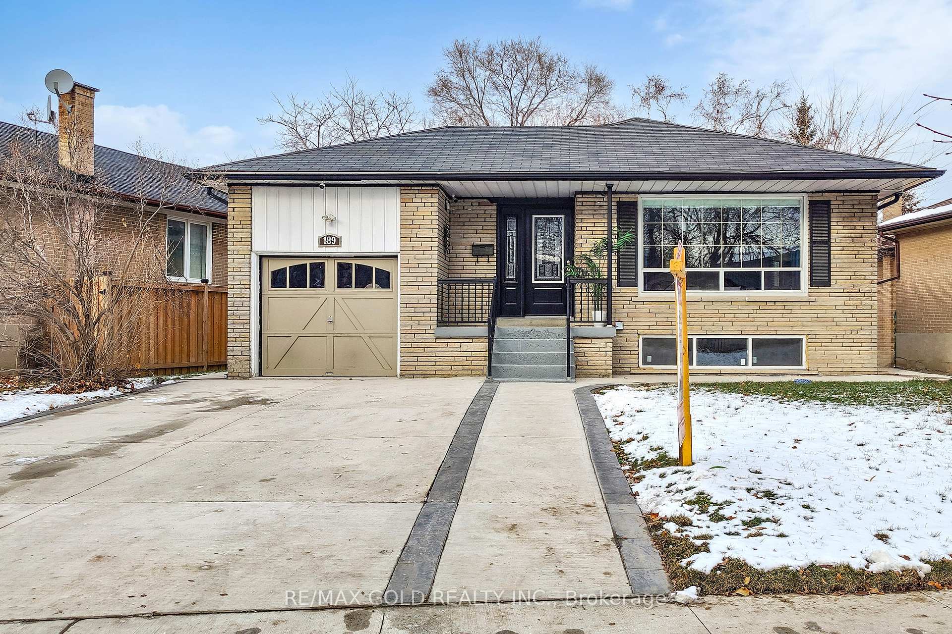 189 Kingsview Boulevard, Toronto, ON M9R 1V7, Toronto W09 — photo 1