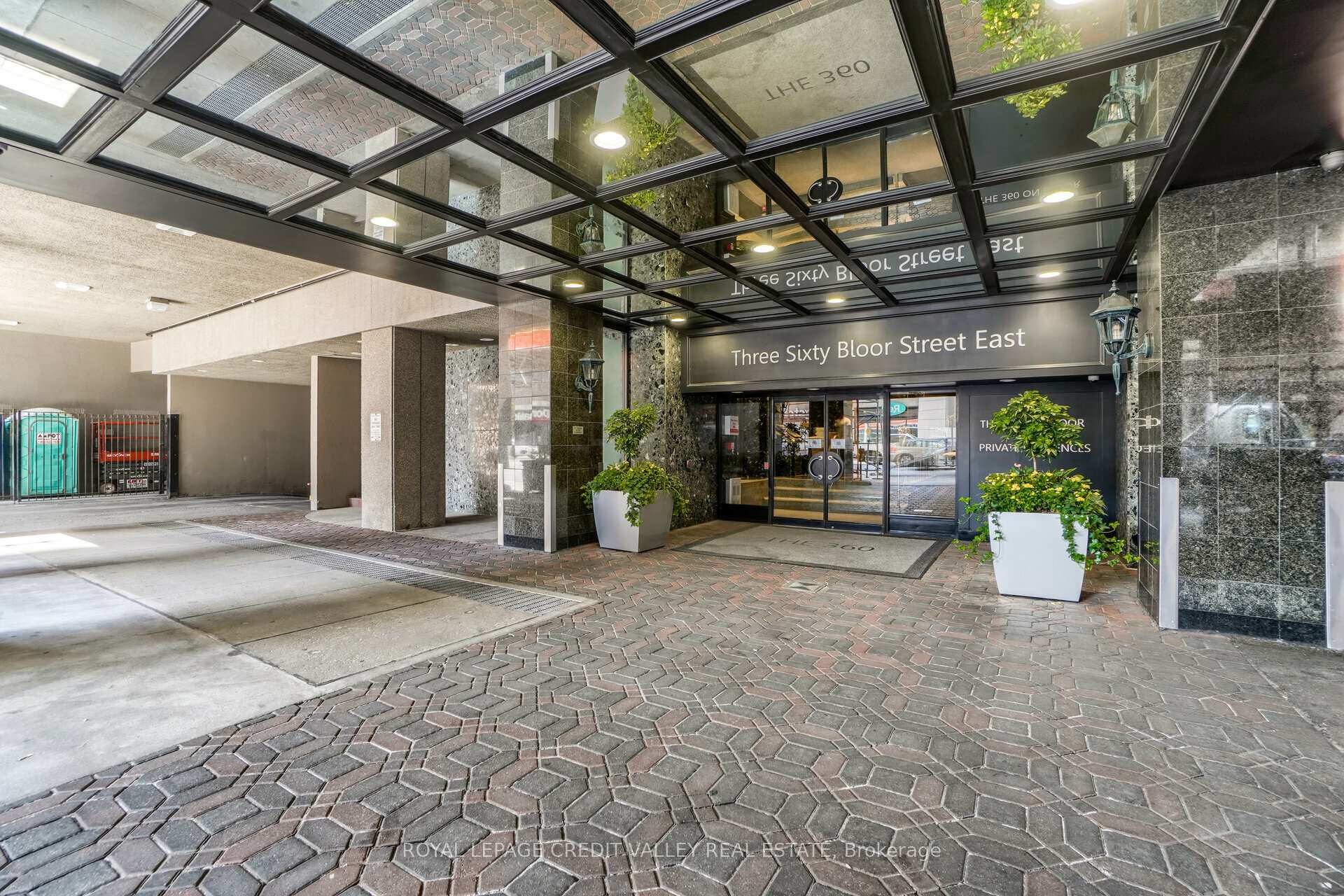 360 Bloor Street E 601, Toronto, ON M4W 3M3, Toronto C09 — photo 1