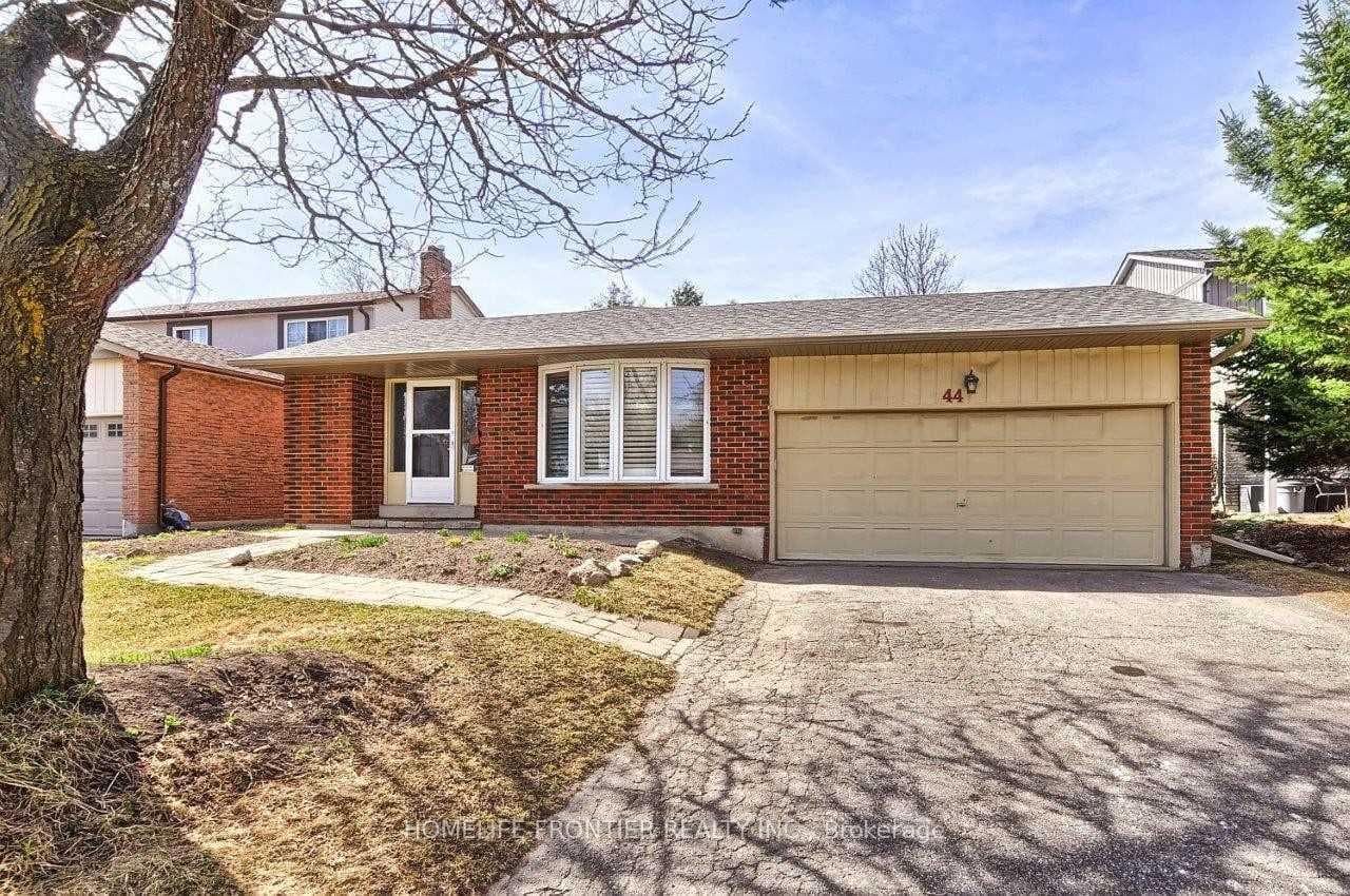44 Rutledge Avenue, Newmarket, ON L3Y 5T4, Newmarket — photo 1