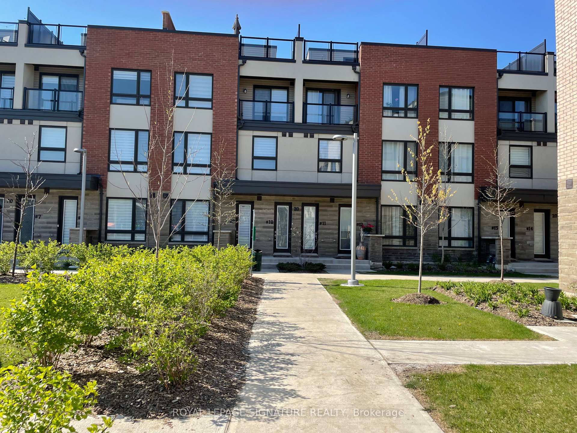 20 WoodStream Drive 11, Toronto, ON M9W 0G1, Toronto W10 — photo 1